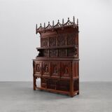 Rare grande armoire néogothique en chêne sculpté à la main du début du XIXe siècle