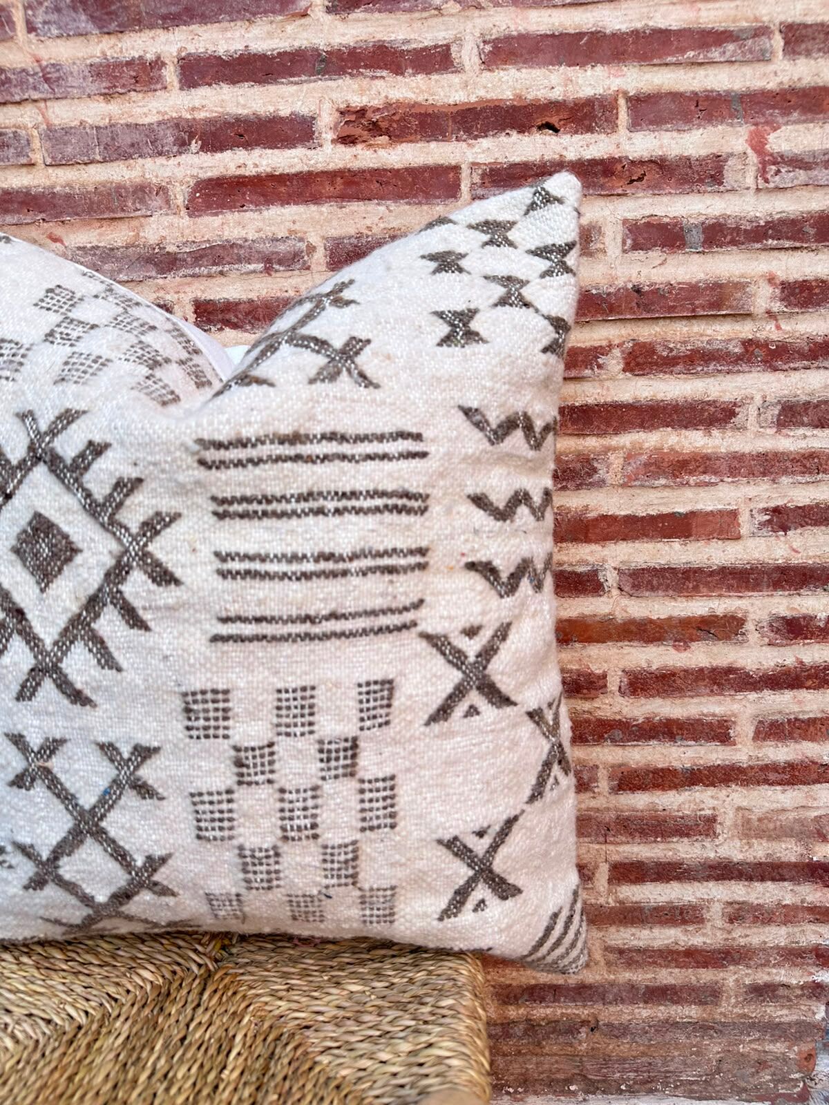 Handmade Berber wool cushion: Moroccan Kilim cushion (45x45cm)