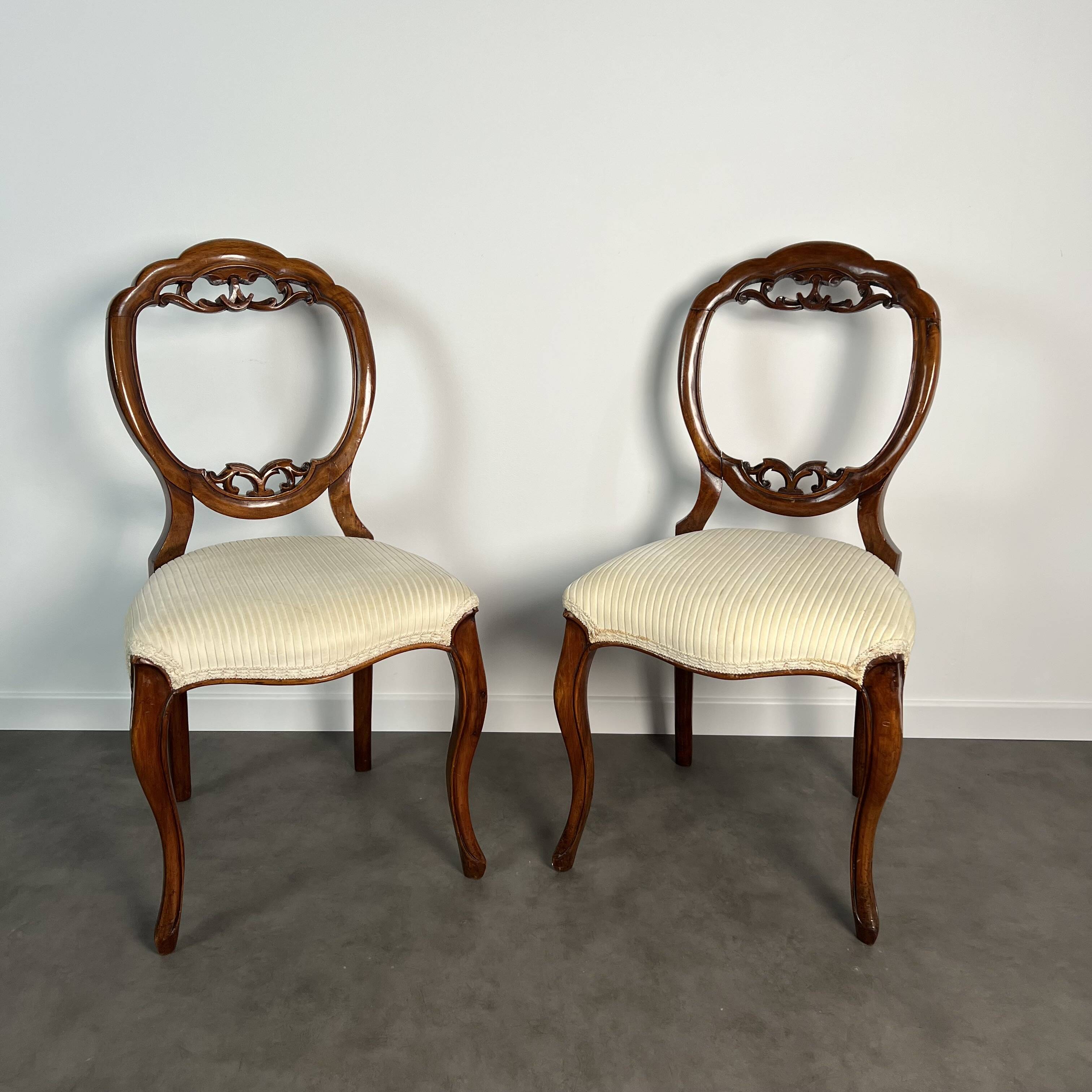 Pair of Victorian English chairs known as balloon chairs in solid mahogany.