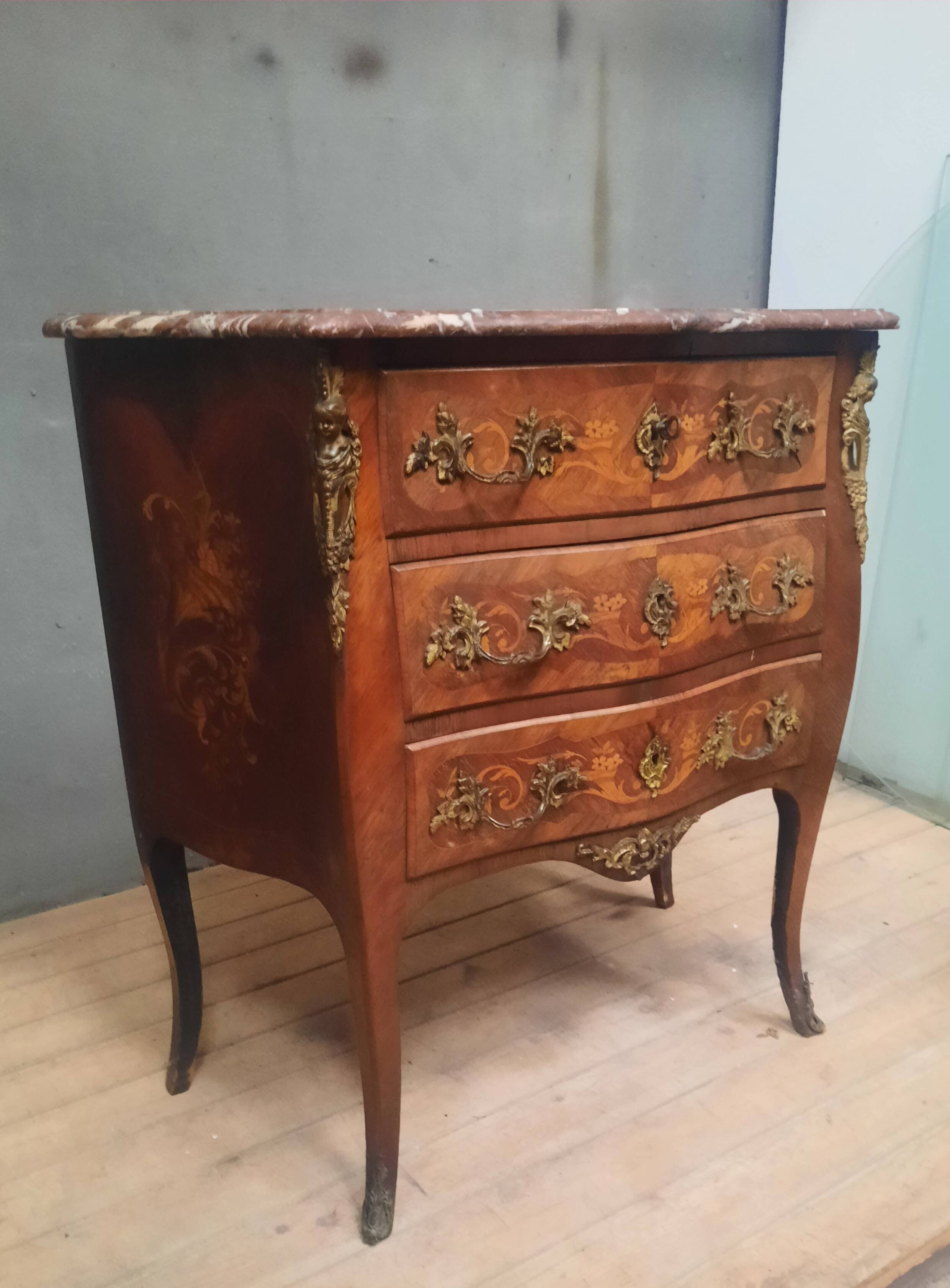 Louis XV style commode, late nineteenth century.