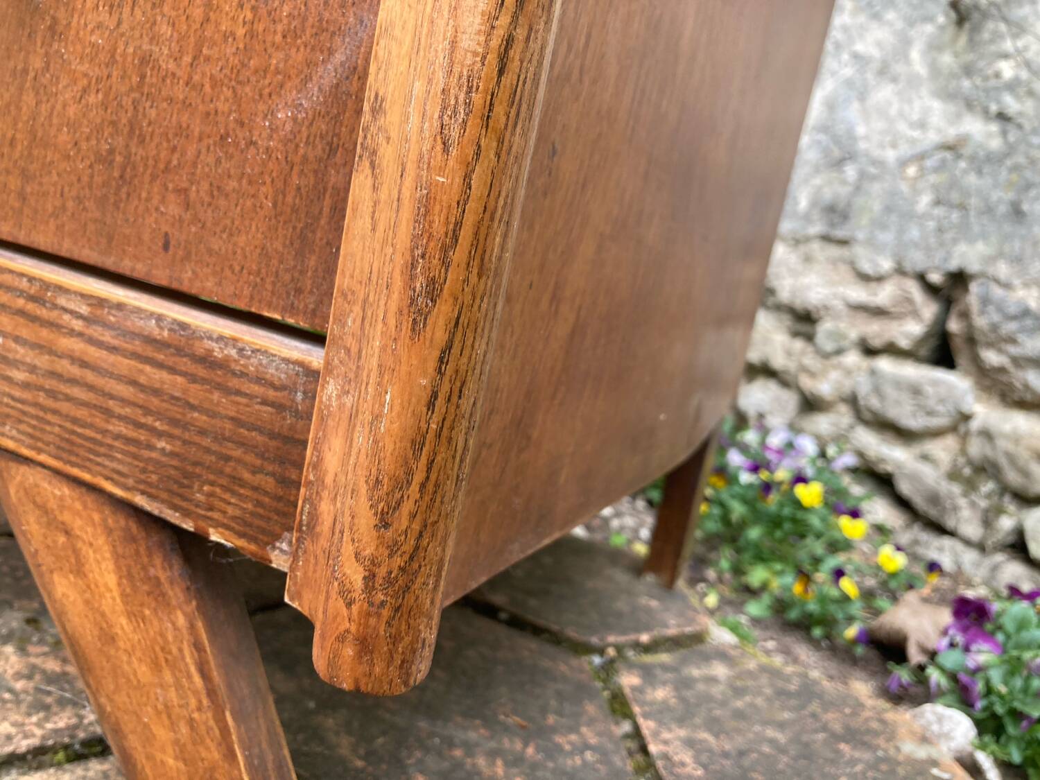 Compass leg chest of drawers