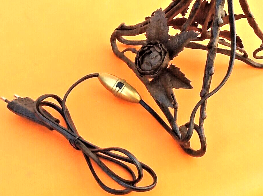 Art nouveau era wrought iron lamp tripod foot, decor foliage and roses