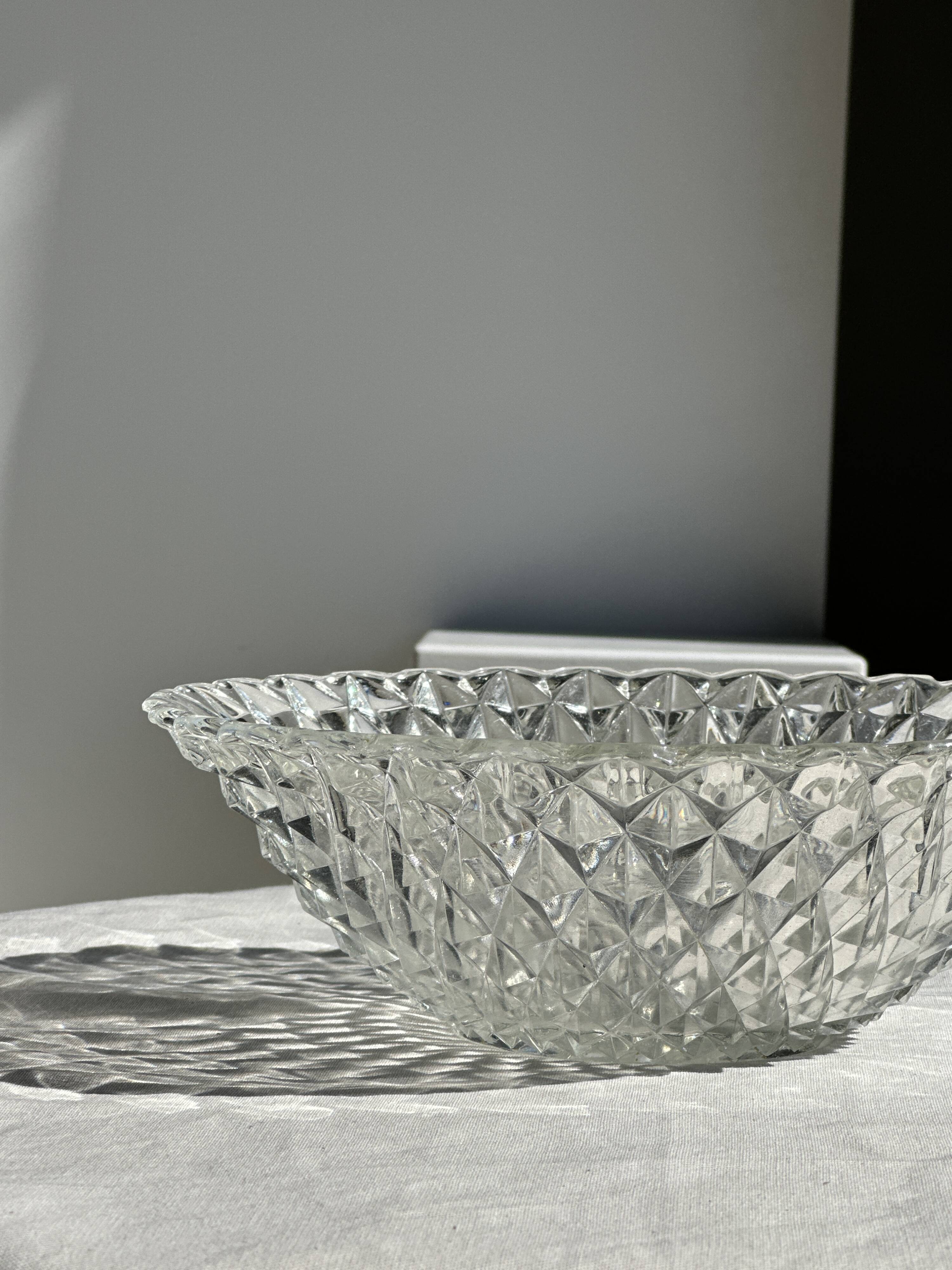 Large classic diamond-tipped glass salad bowl