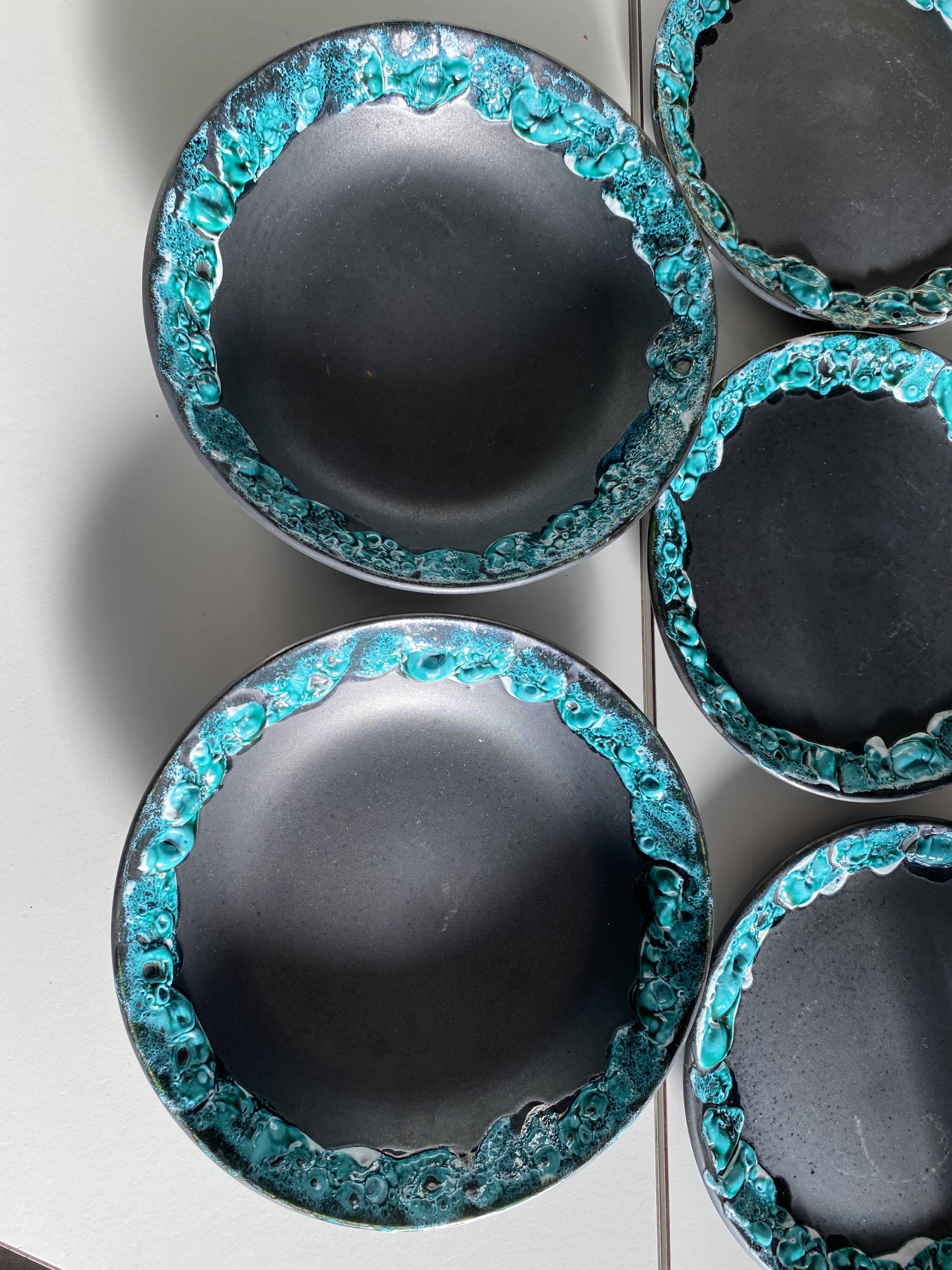 12 assiettes écumes de mer
