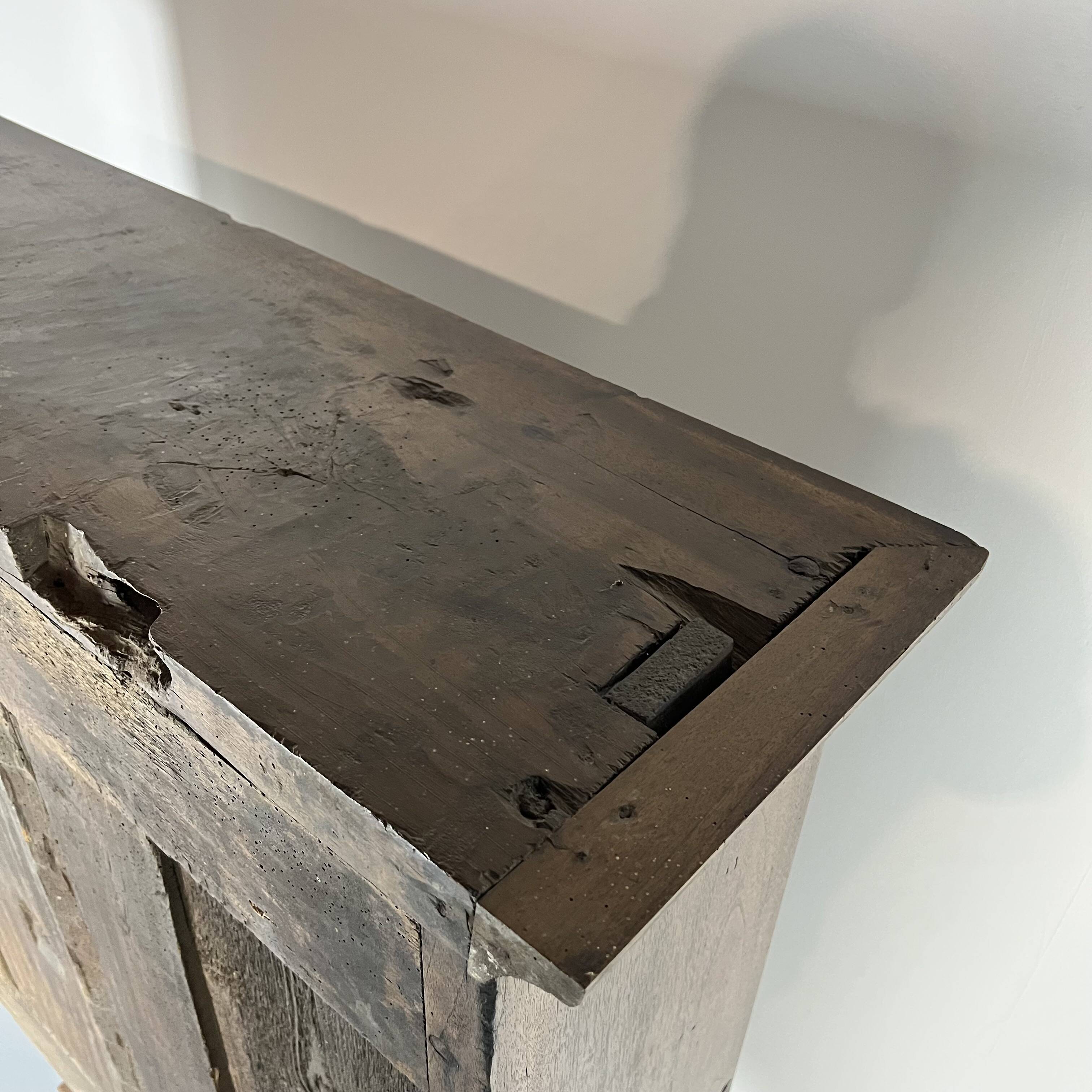 Stipo Monetiere, Piedmont 17th century cabinet with 8 drawers, in walnut, Italy