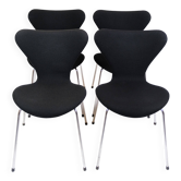 Lot de 4 chaises Seven modèle 3107 originales tapissées en tissu noir par Arne Jacobsen