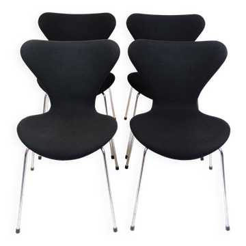 Set Of 4 Seven Chairs Model 3107 Original Upholstered In Black Fabric By Arne Jacobsen