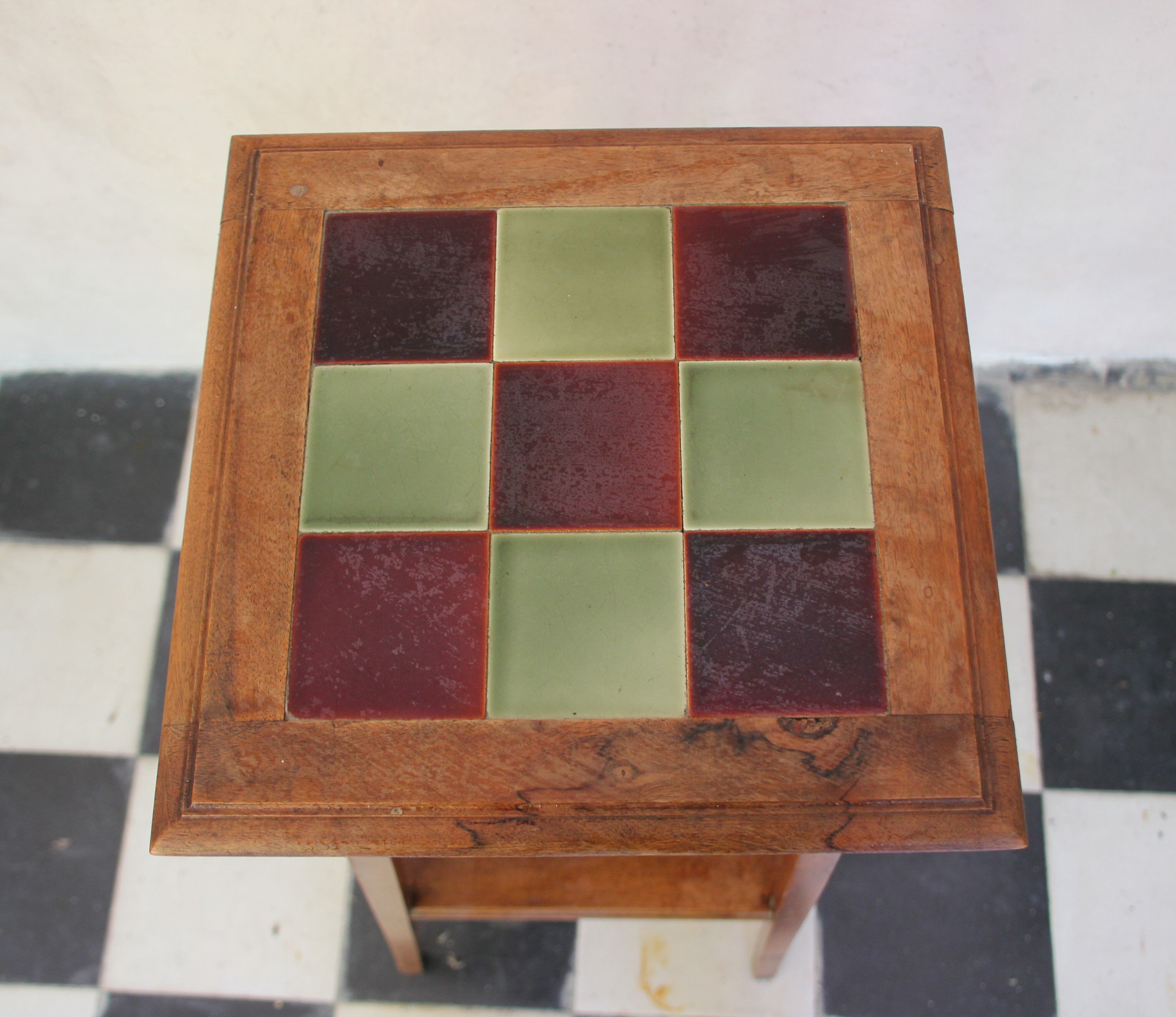 Selette in oak and ceramic