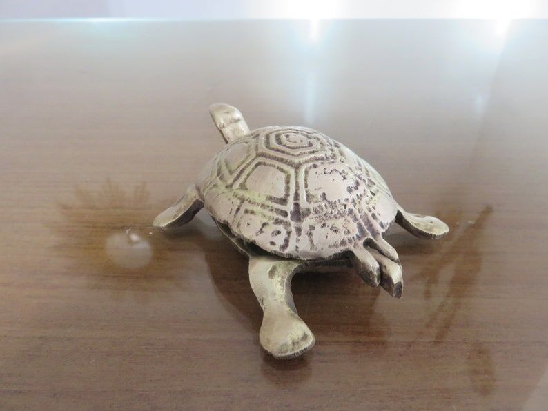 Ashtray " turtle " in brass 70s