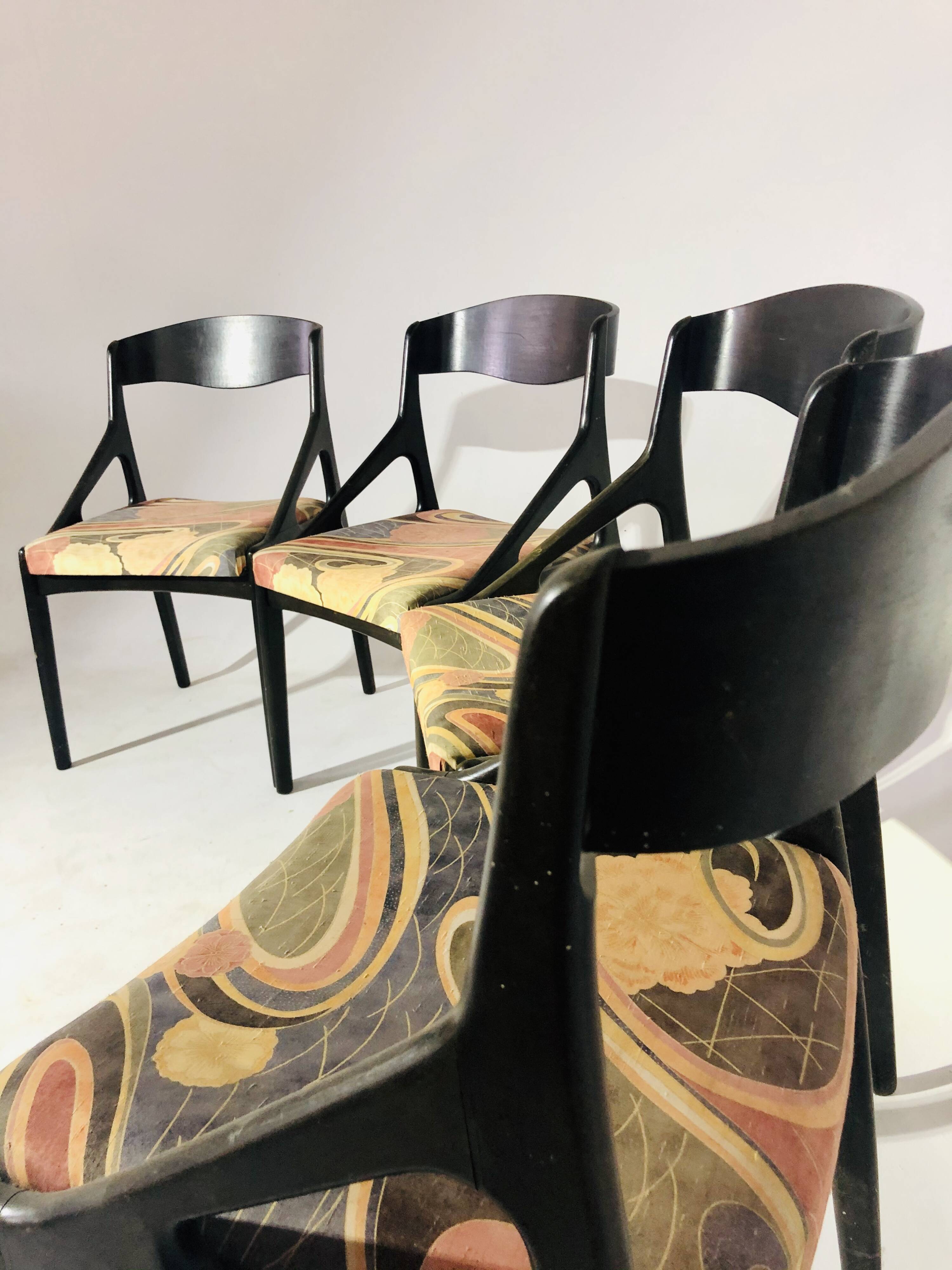 Set of 4 Baumann chairs in 1980 fabric with black wooden base