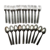 12 fourchettes et 10 cuillers à soupe metal argenté Ercuis