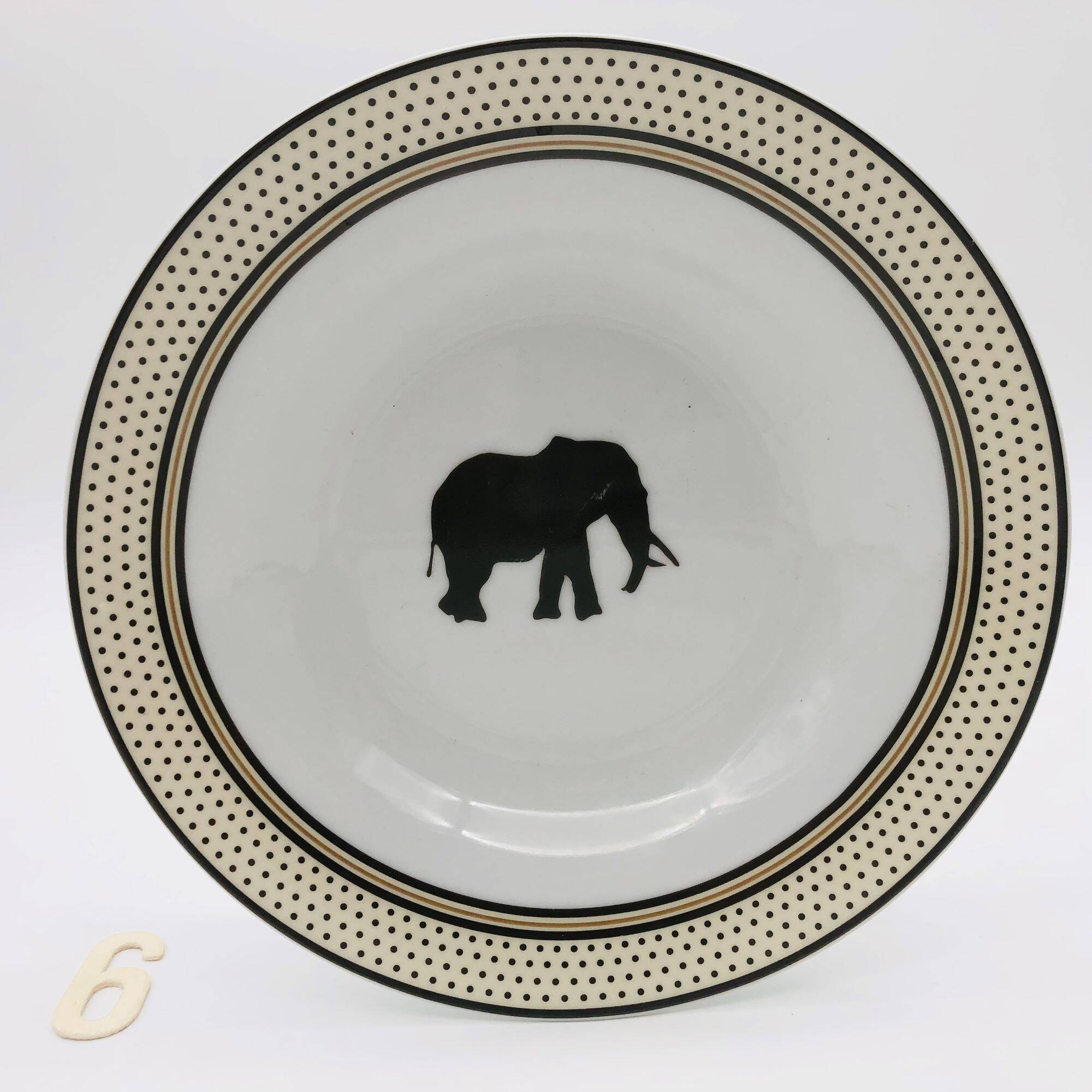 6 Porcelain soup plates, Safari.