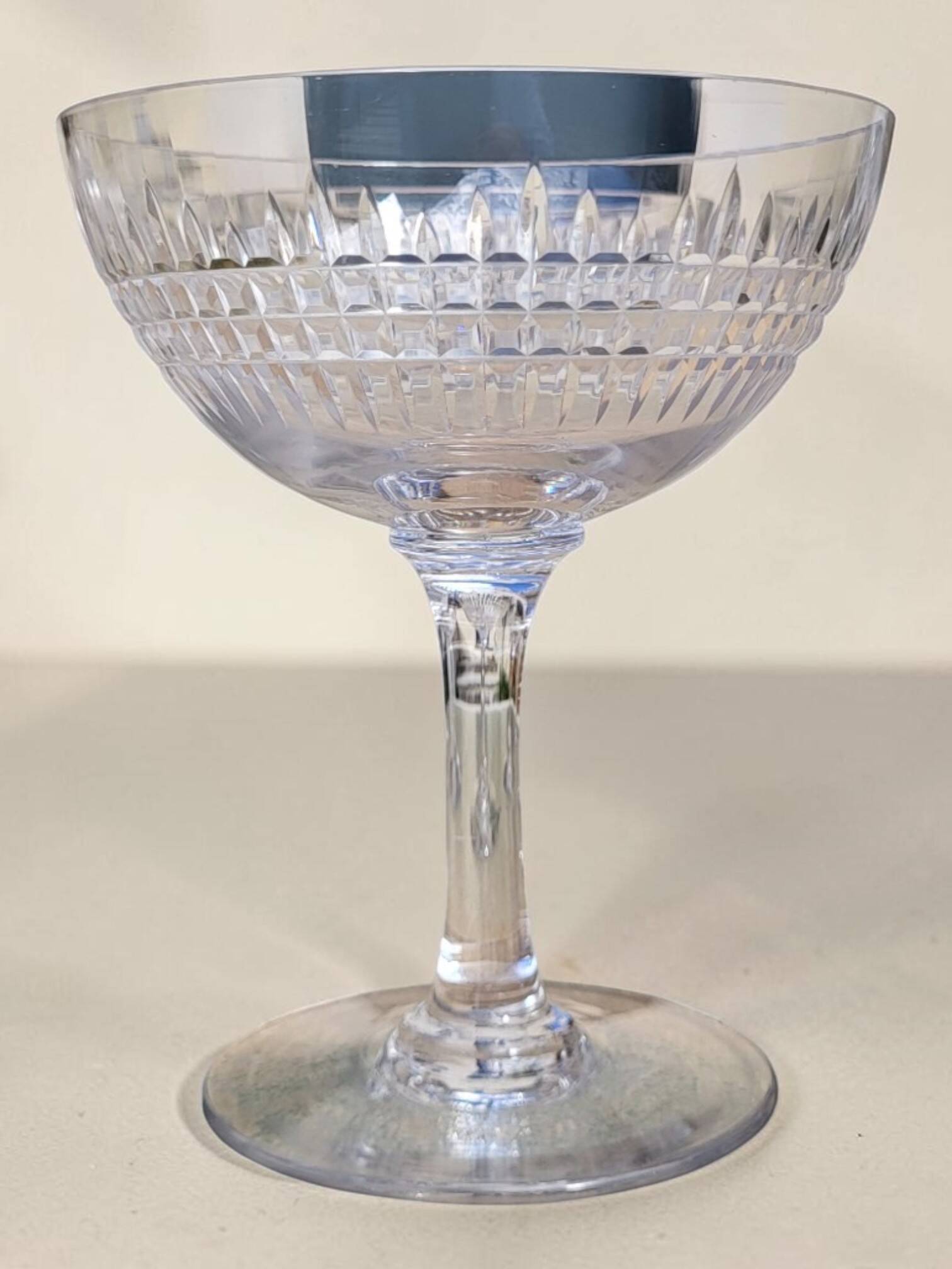 6 crystal champagne coupes Baccarat / Nancy