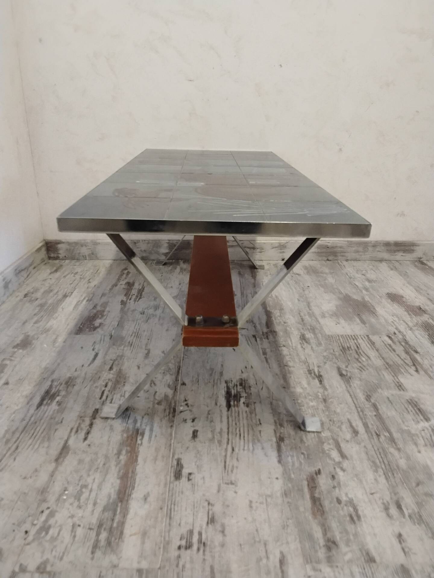 Table basse années 70 à décor de chevaux