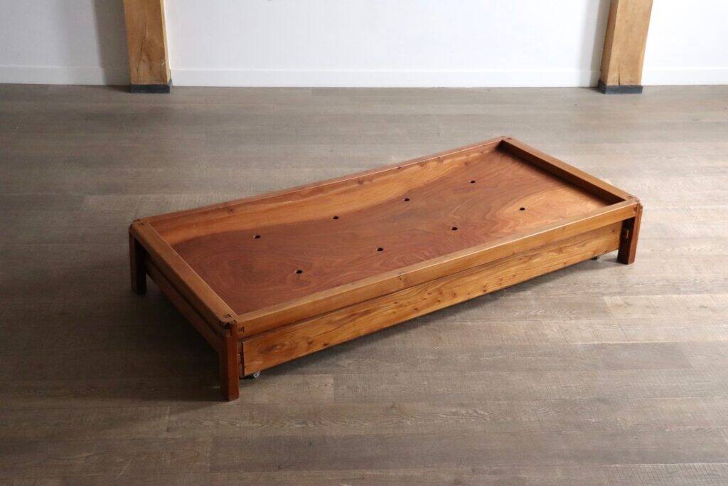 Pierre Chapo L03 daybed in solid elm, France 1960s
