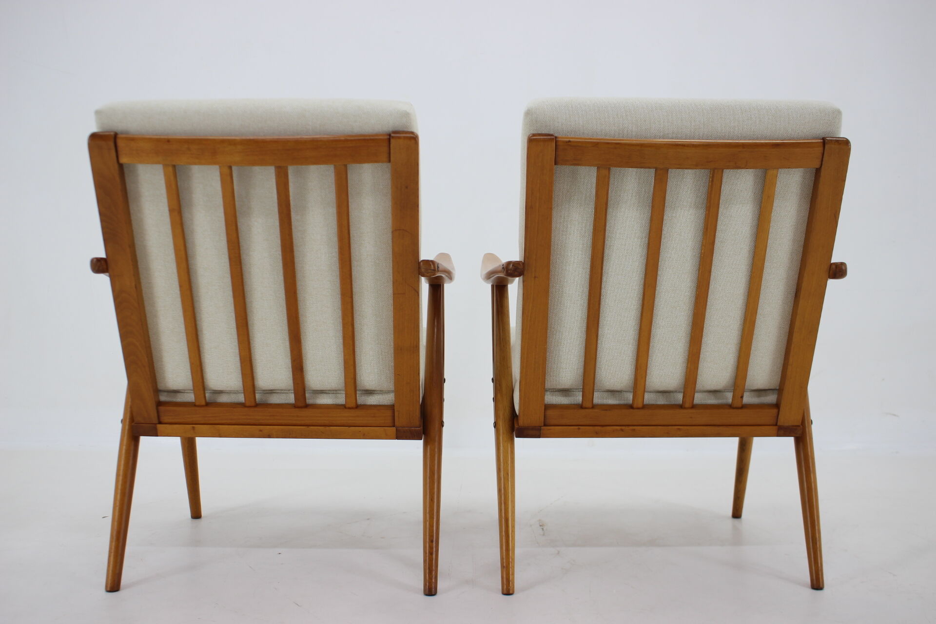 Paire de fauteuils en hêtre, Tchécoslovaquie