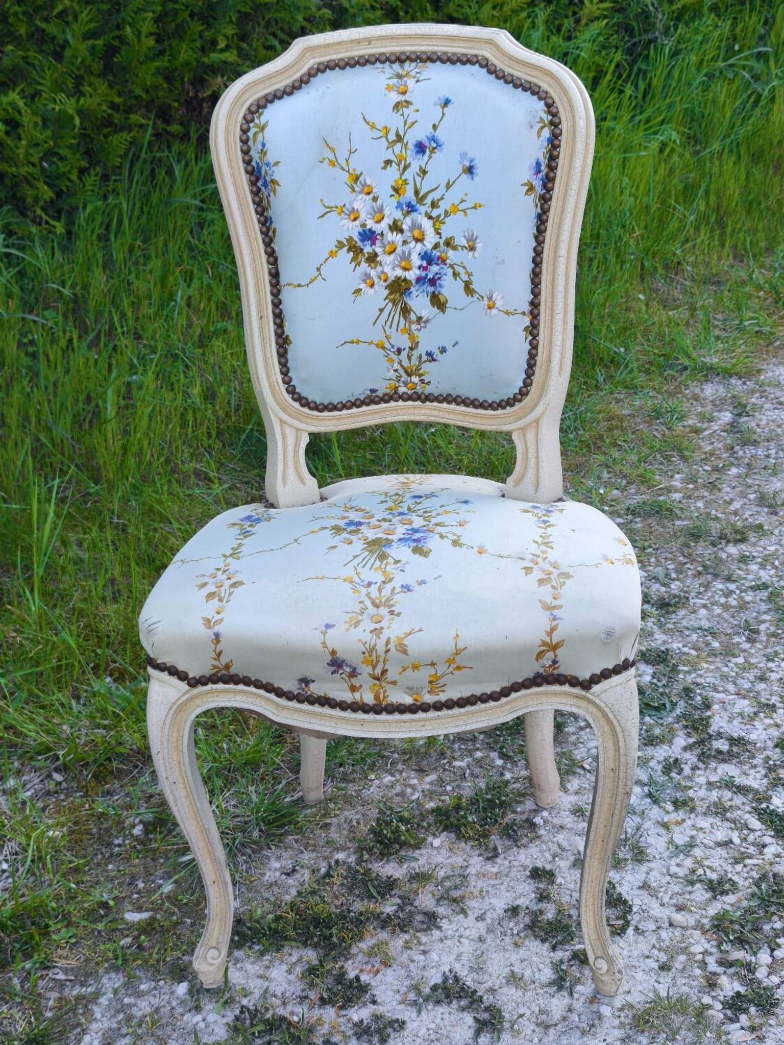 Pair of Louis XV style cabriolet chairs with a patina – floral fabric