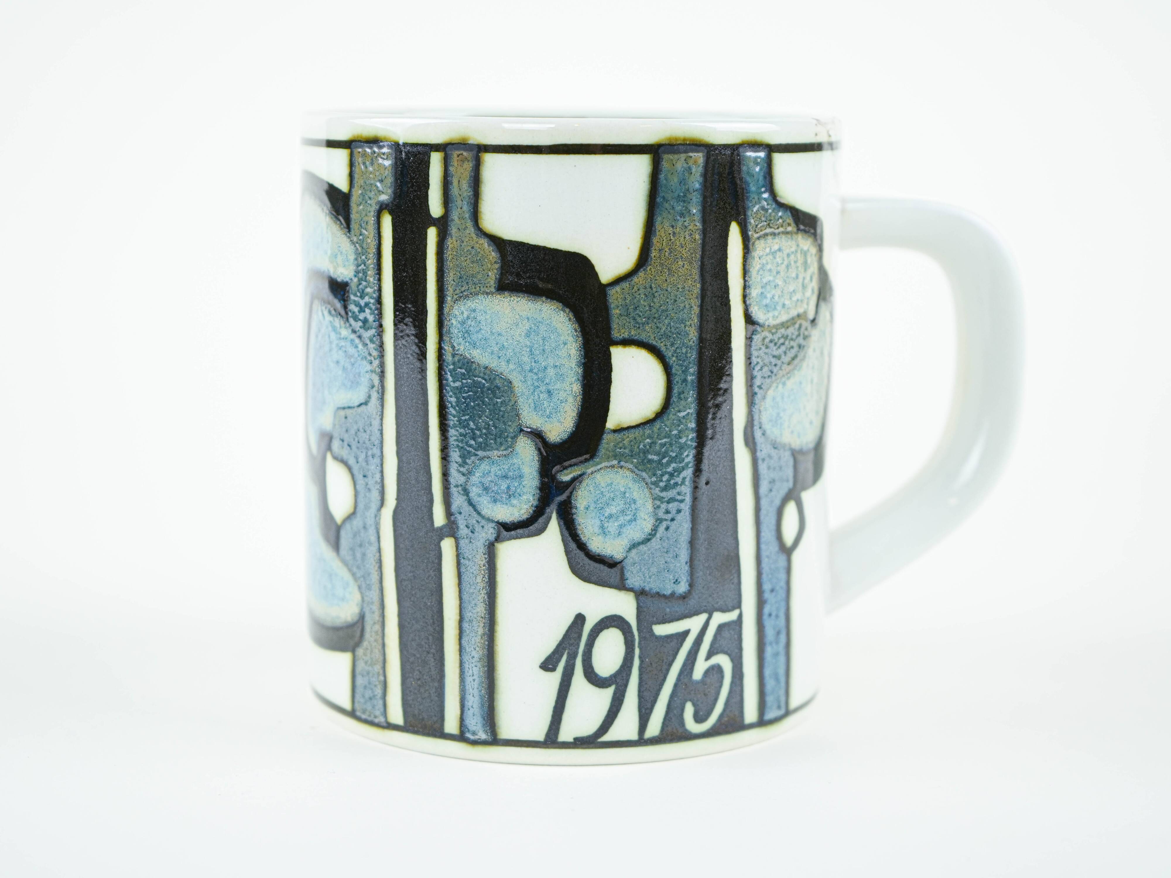 Ceramic mug, Danish design, 1975, designer: Bodil Buch, manufacturer: Royal