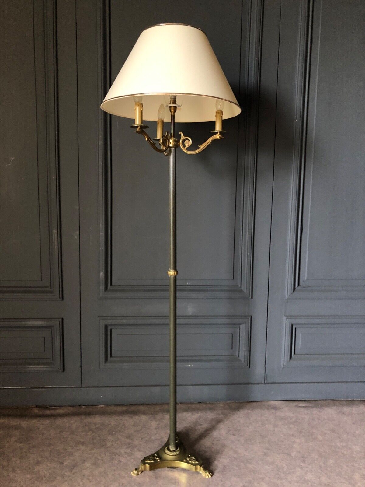 Bronze floor lamp 3 lights 1960 empire style feet claws