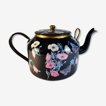 Hand-painted kettle