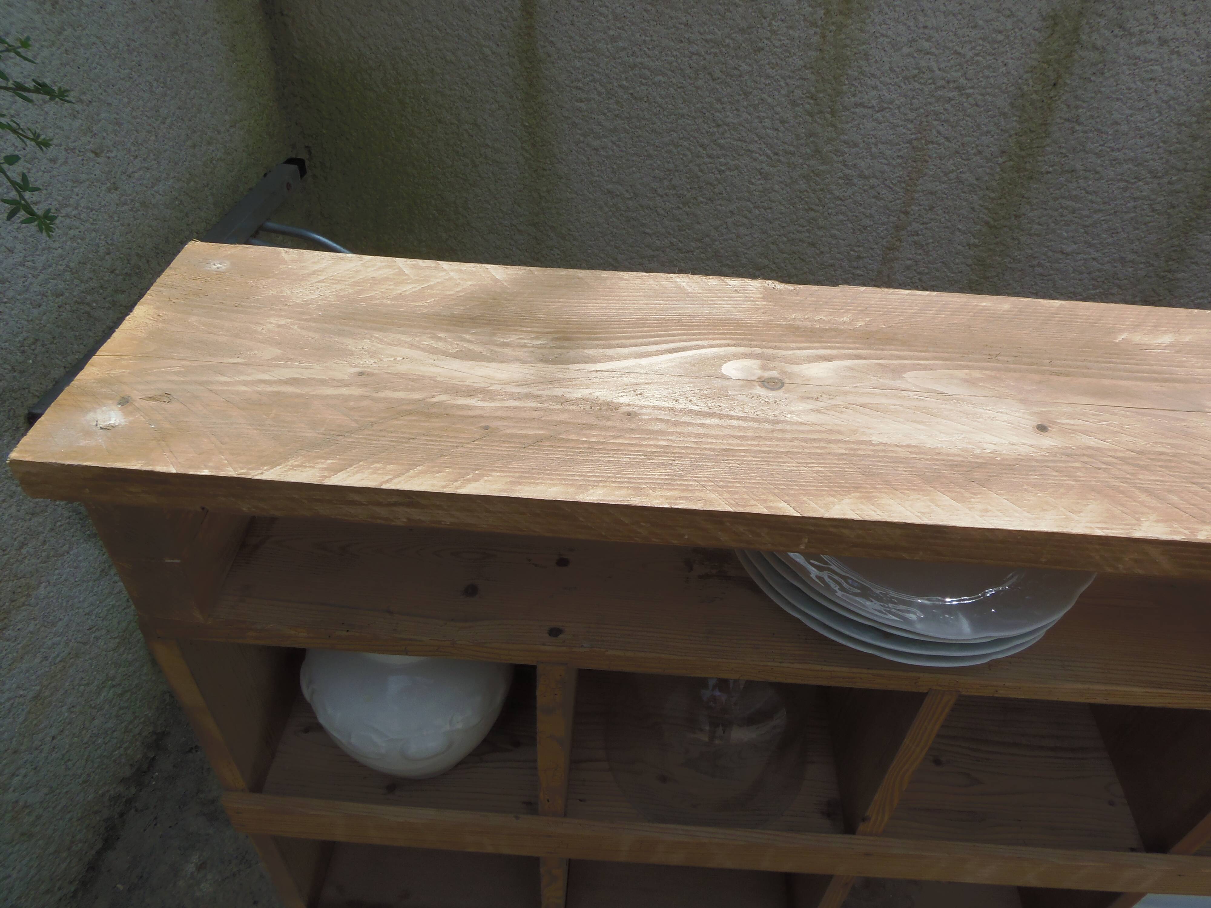 Vintage pitch pine furniture, 30 lockers, 1 niche.