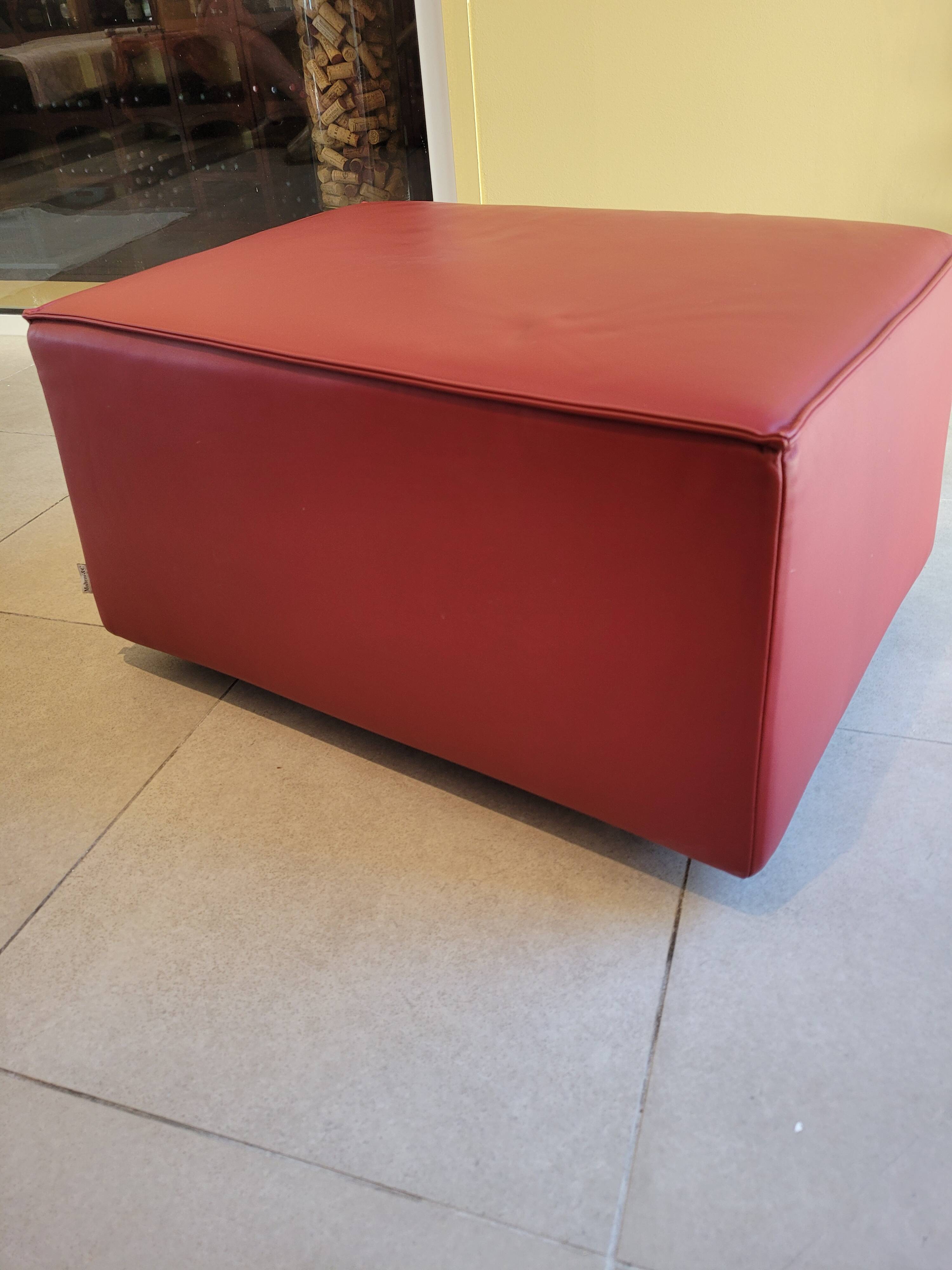 Doda Molteni leather armchairs and pouf