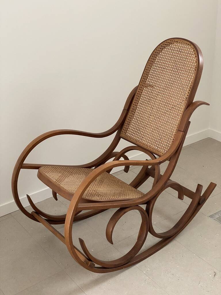 Thonet rocking chair – Bentwood & caning – Vintage – Condition