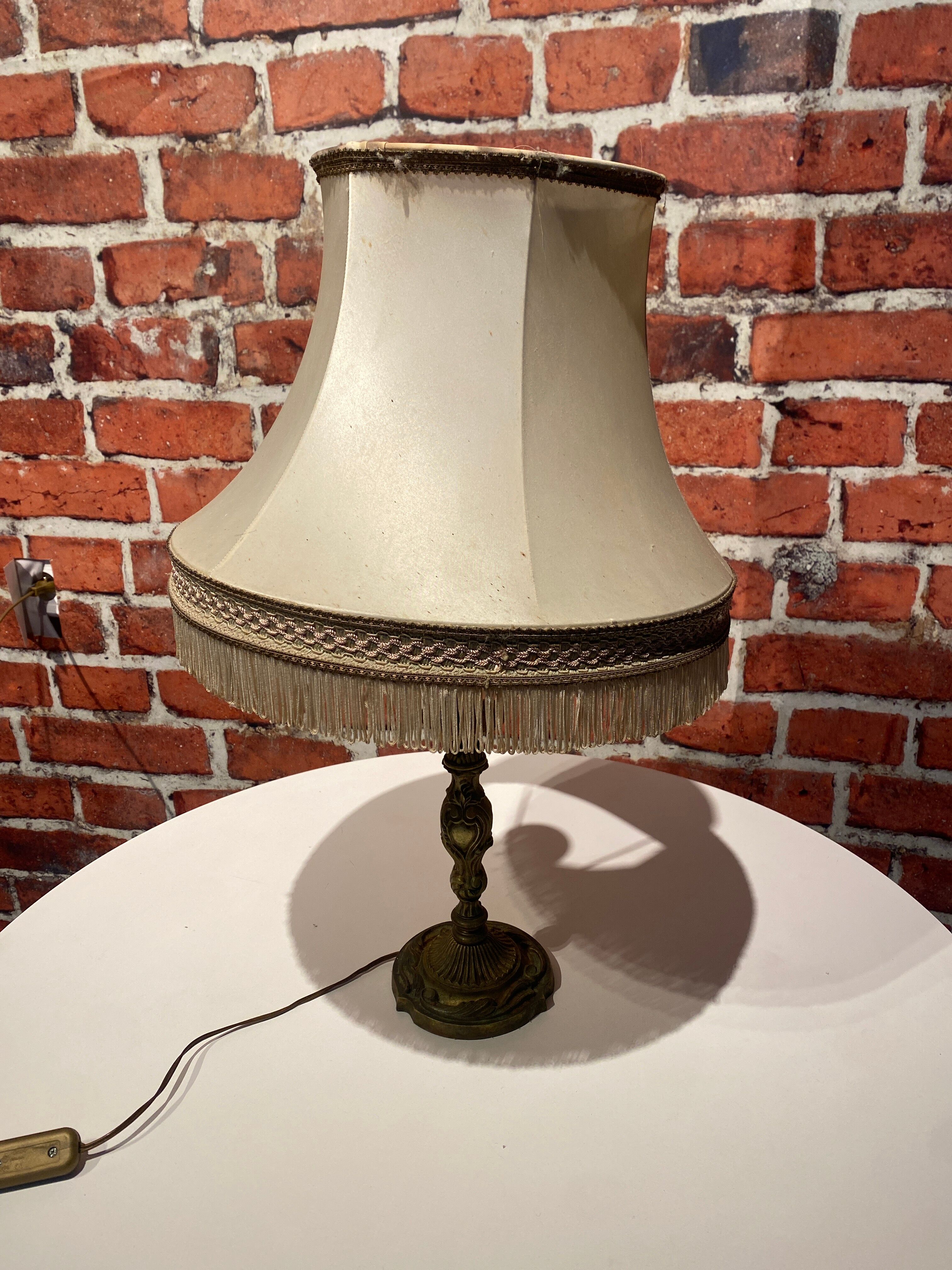 Table lamp