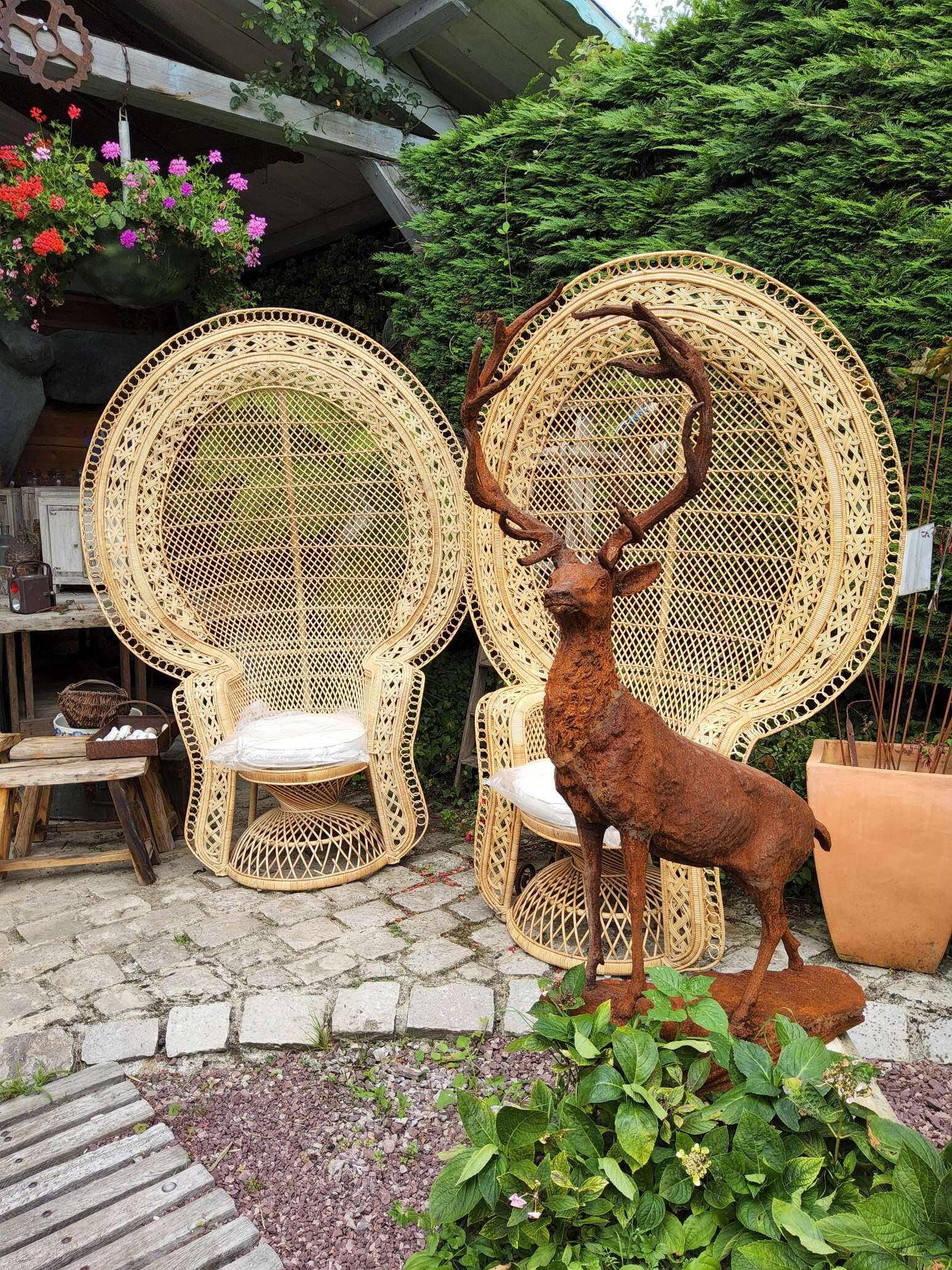 Paires de fauteuils emmanuelle Emmanuelle