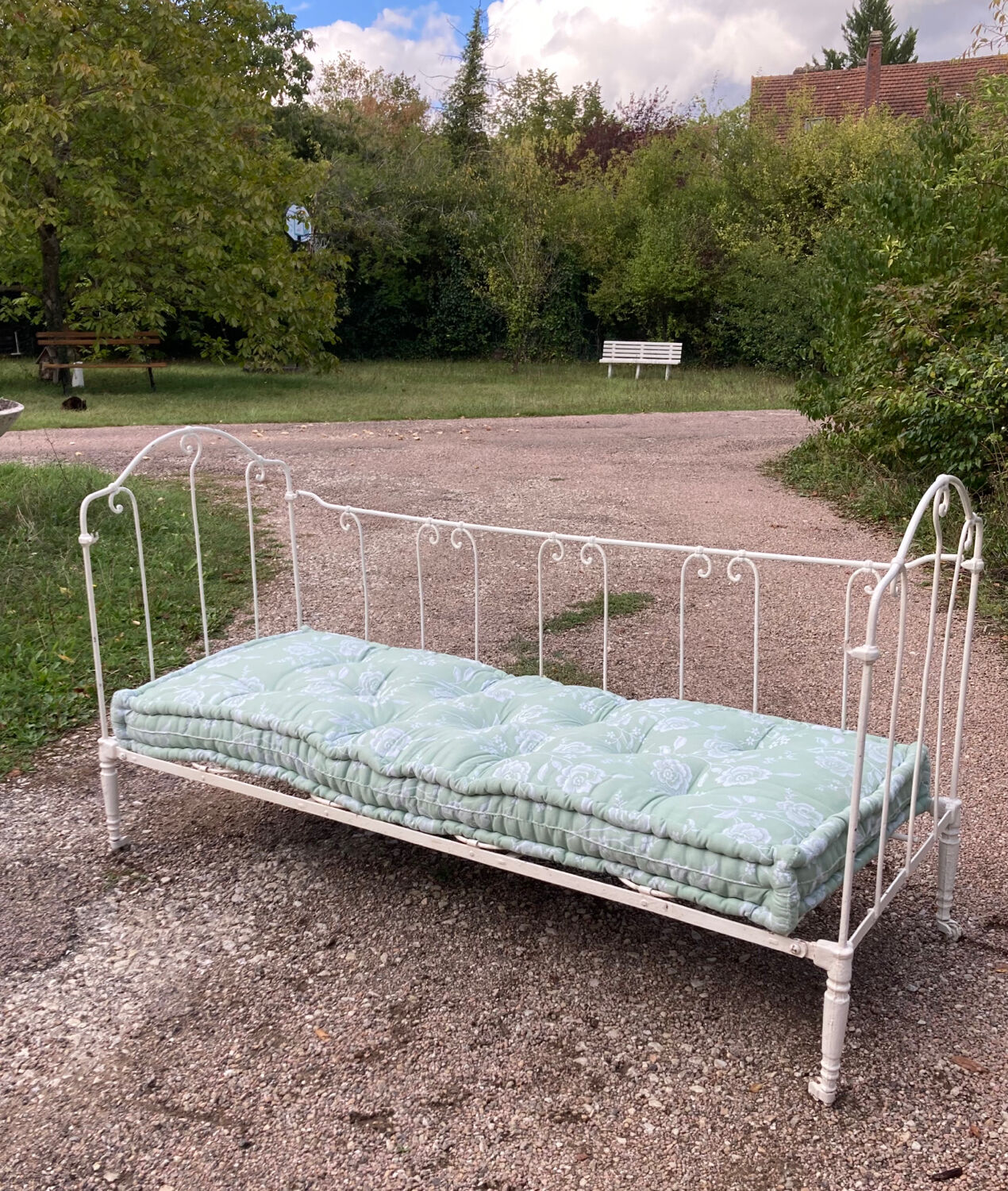 19th century wrought iron baby bed convertible into a bench + wool mattress
