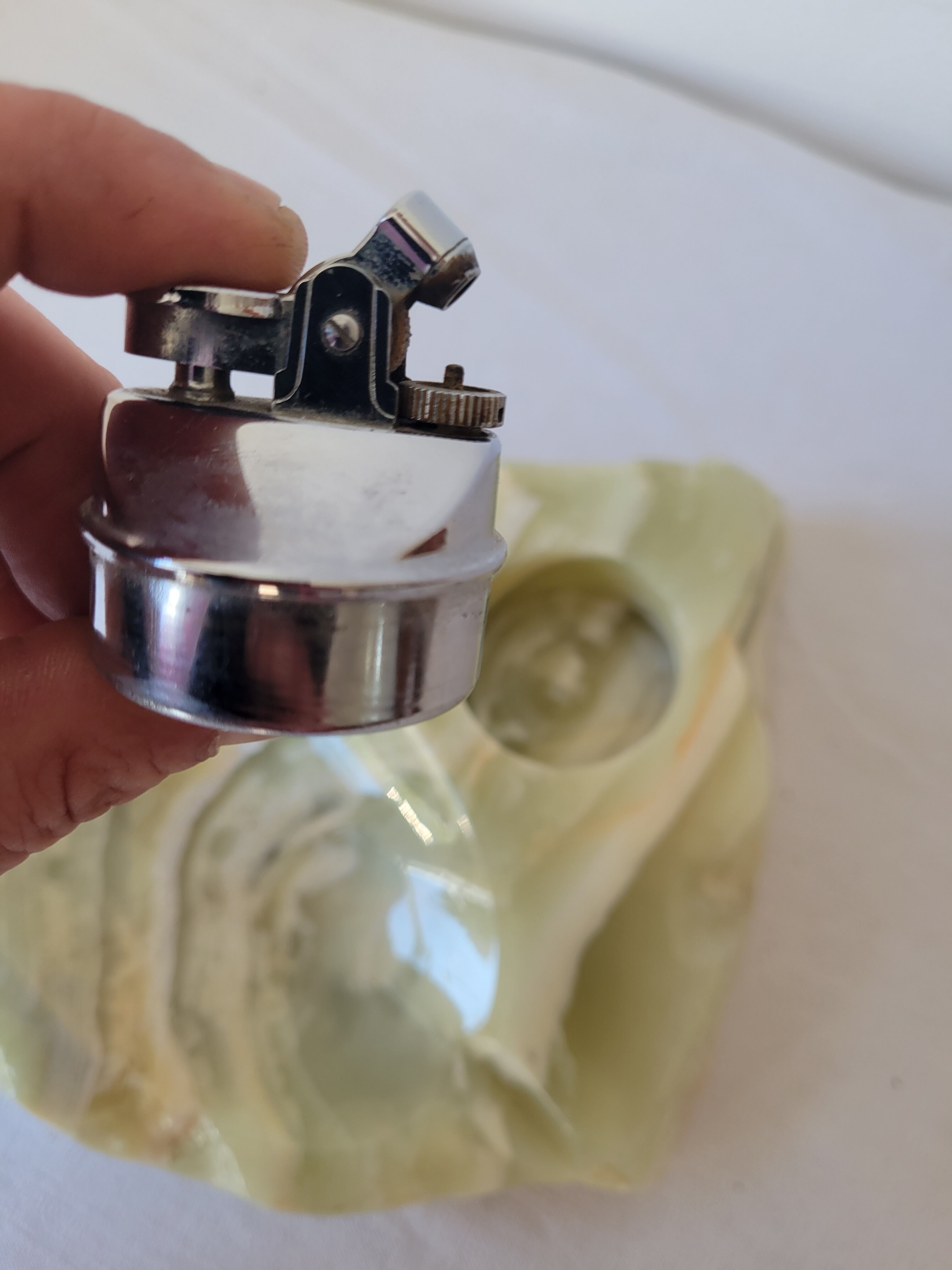 Ashtray and lighter in onyx