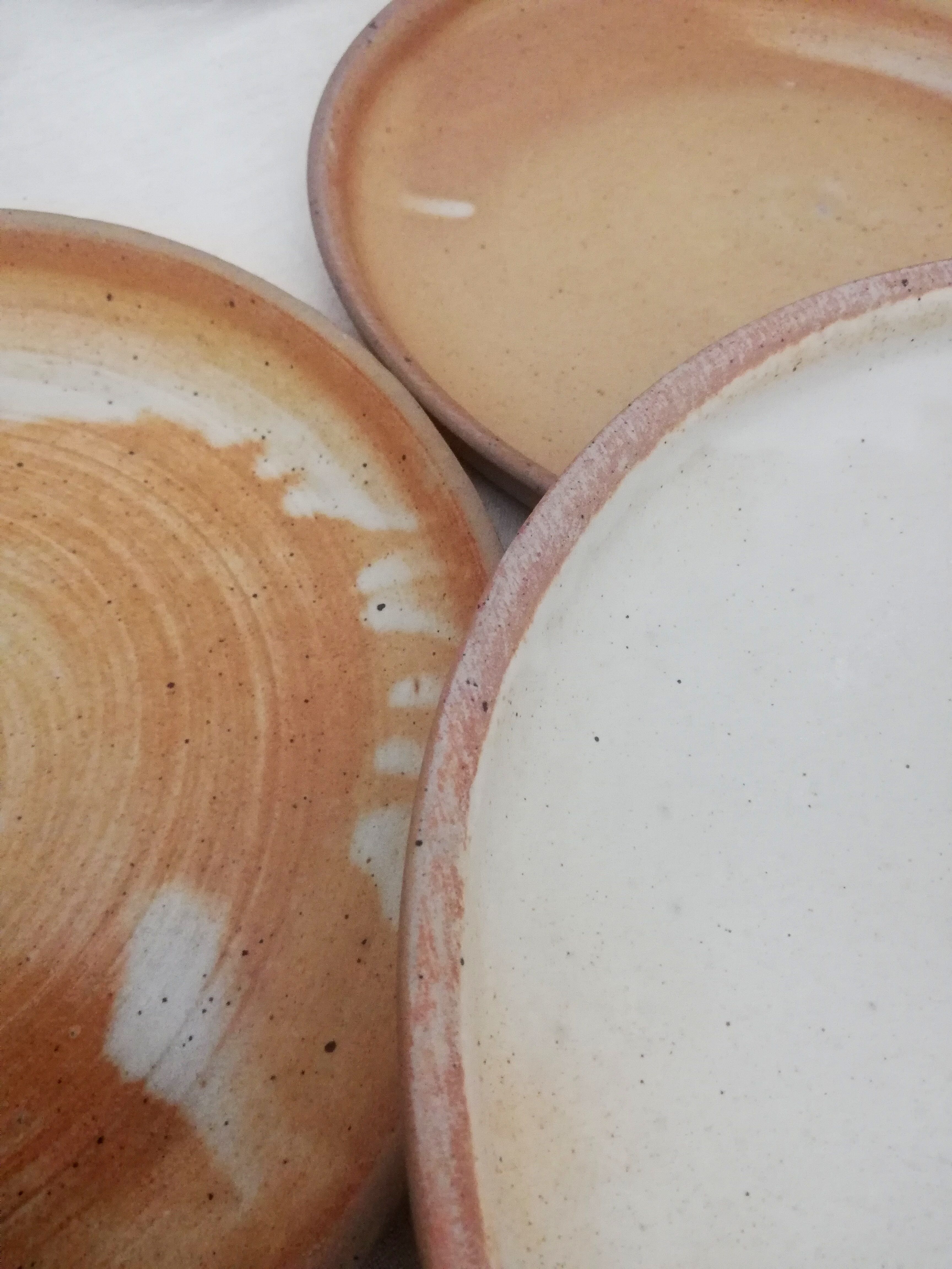 Service 18 flat plates in artisanal stoneware 60s