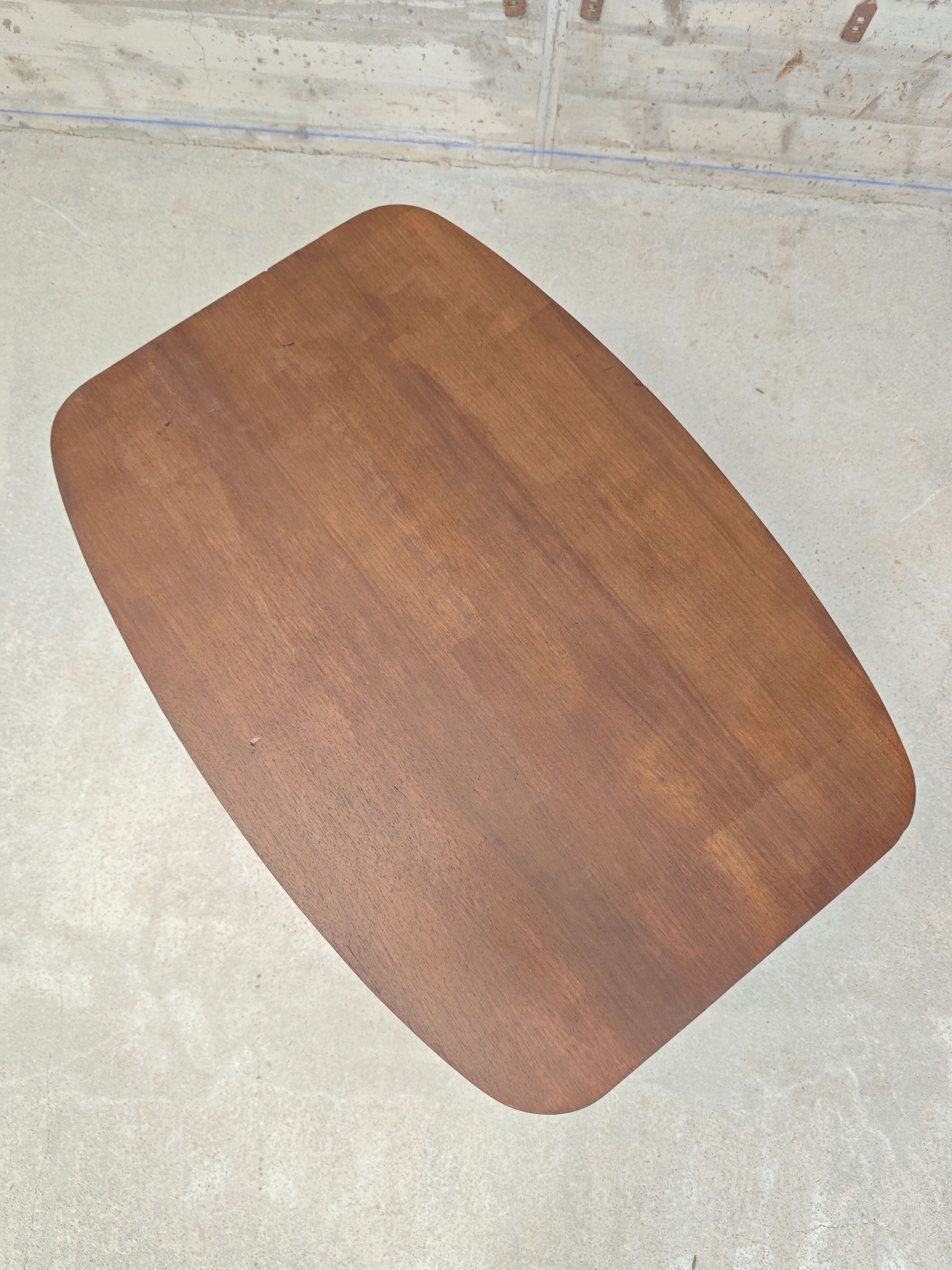 Vintage coffee table with tapered legs