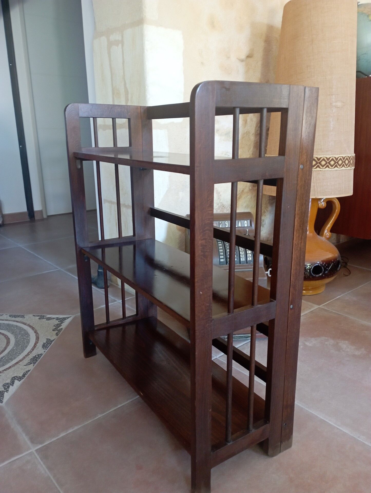 Foldable wooden shelf