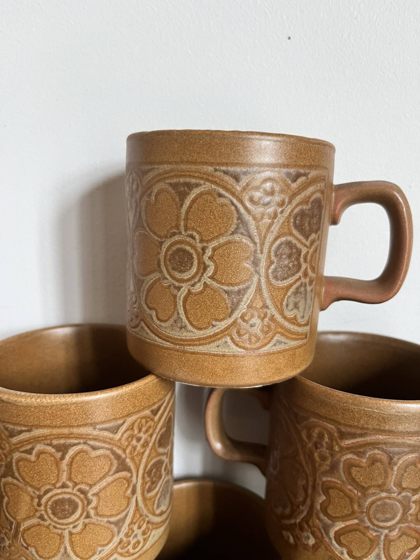 8 stoneware mugs