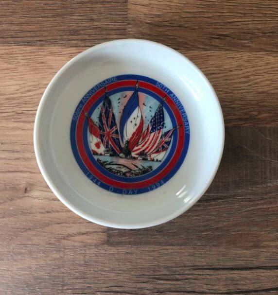 Petit vide poche en porcelaine de limoges vintage 50e anniversaire du débarquement