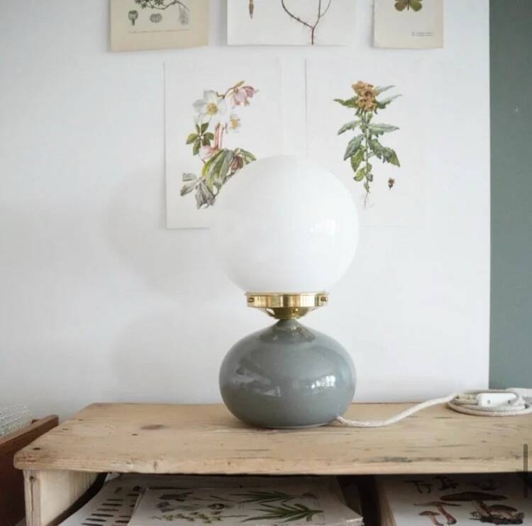 Grey ceramic lamp & opaline