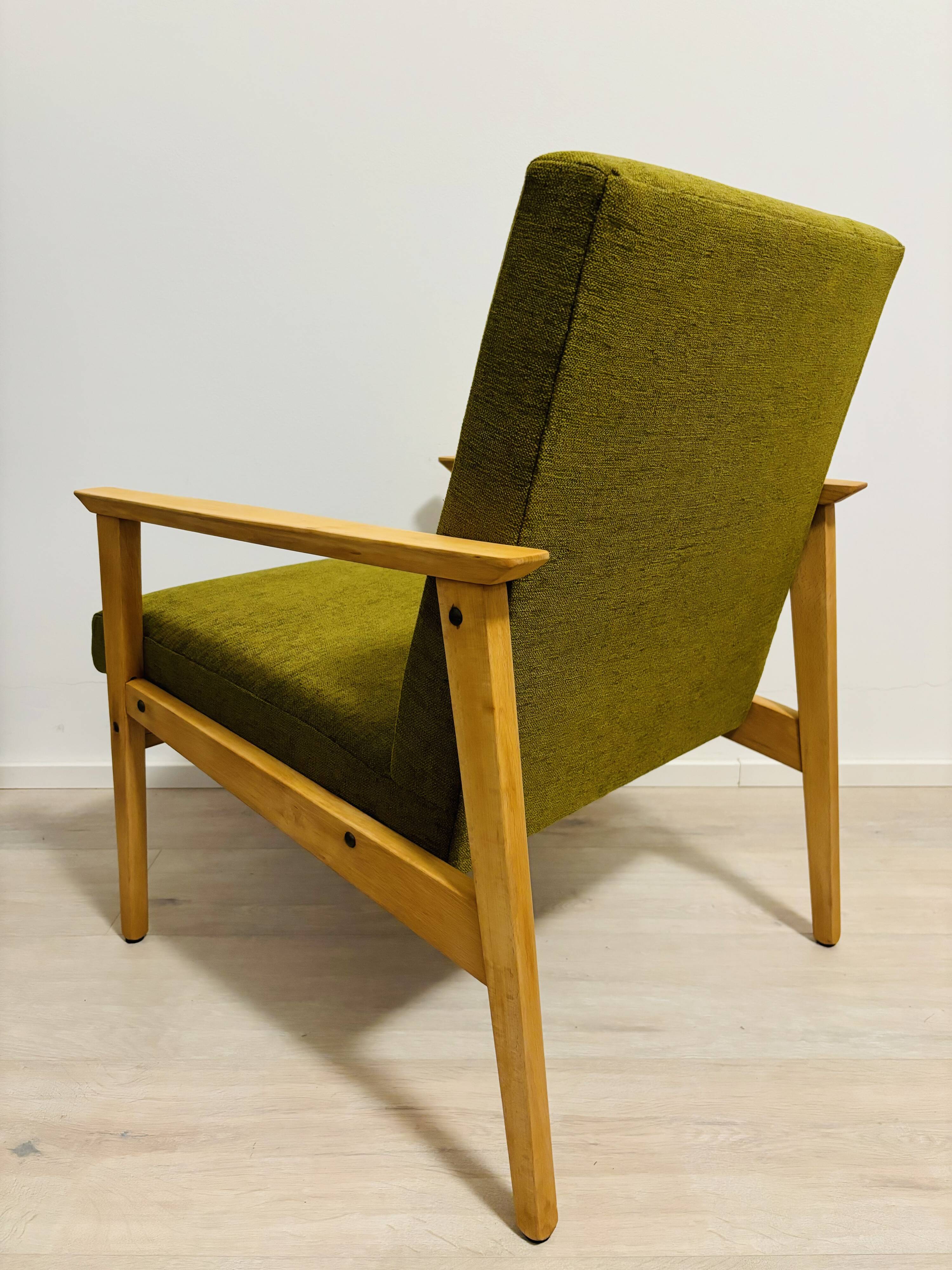 Fauteuil de salon du milieu du siècle de Tchécoslovaquie des années 1970