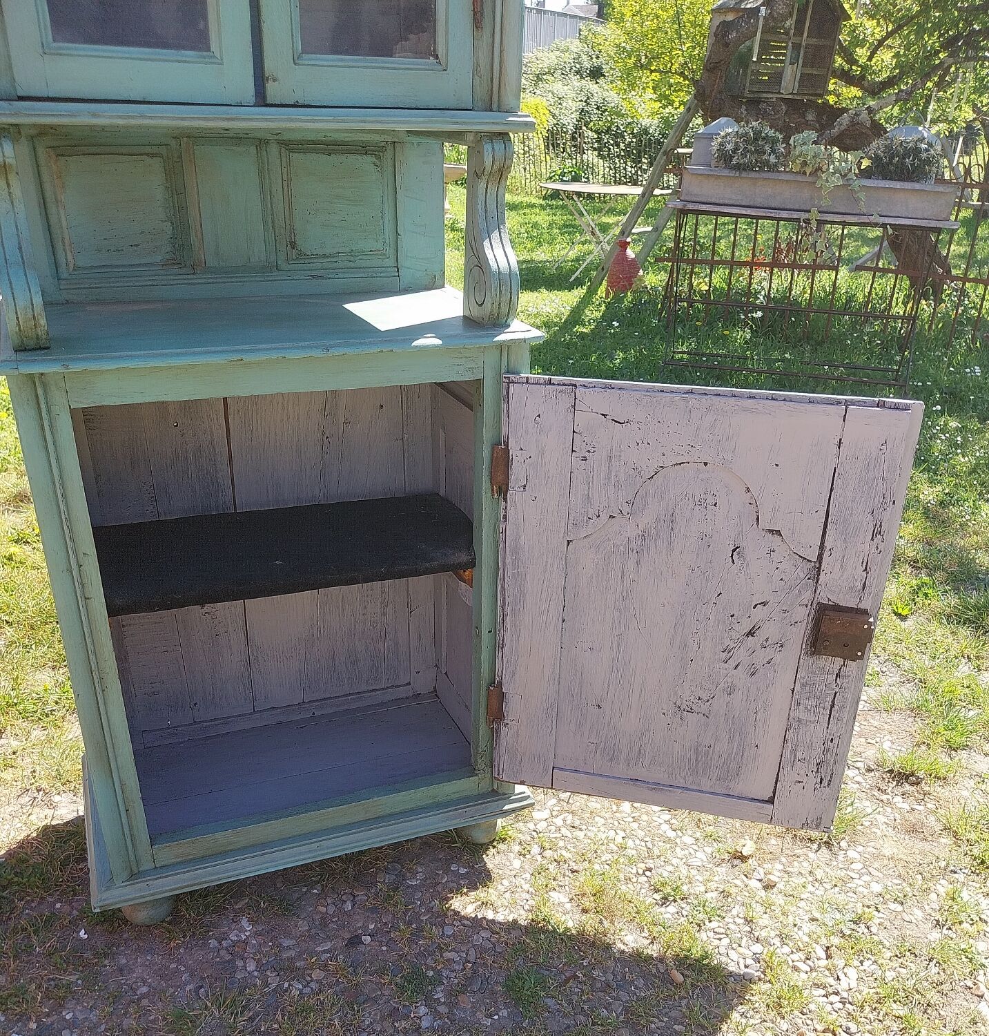 Glass-fronted buffet with 2 bodies