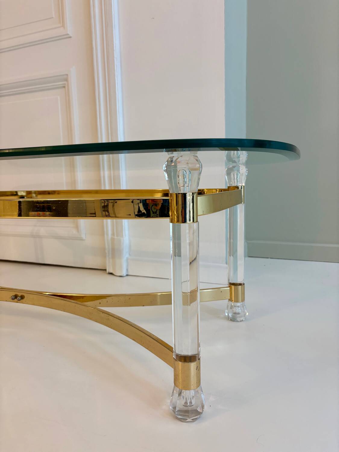 Vintage coffee table with bevelled glass and plexiglass from the 1970s.