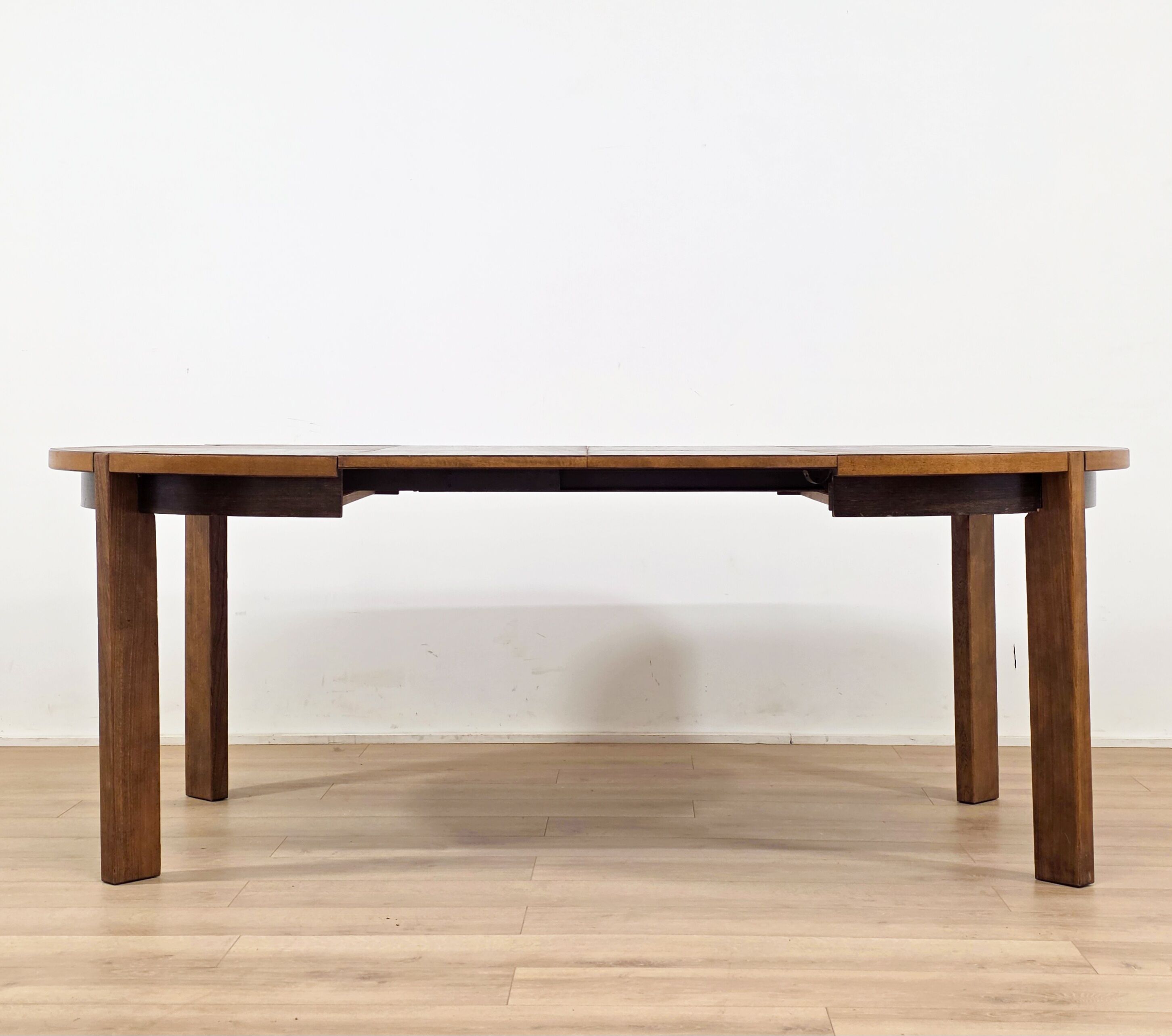 Extendable solid wood round table – 1970s modernist design