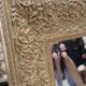 Miroir rectangulaire avec son cadre décoré