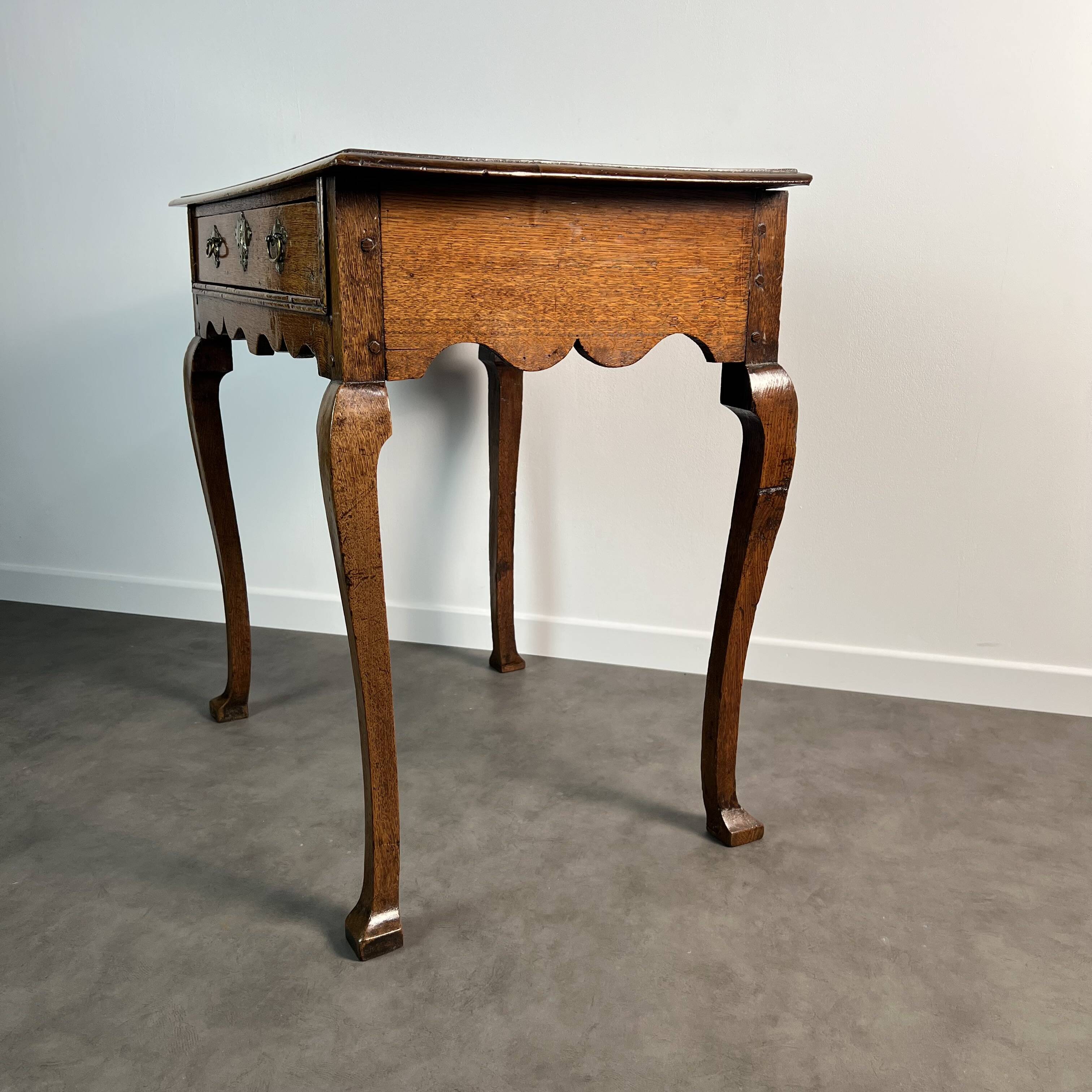 Queen Anne Low-Boy side table in oak, England, 18th century.
