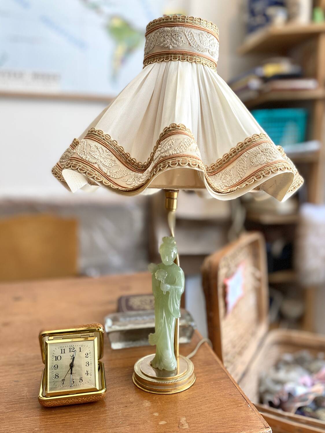 Lampe avec pied statuette asiatique en jade