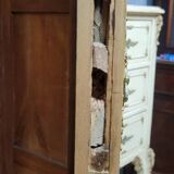 Armoire Vénitienne style Louis XV baroque estampillée en bois laqué et doré