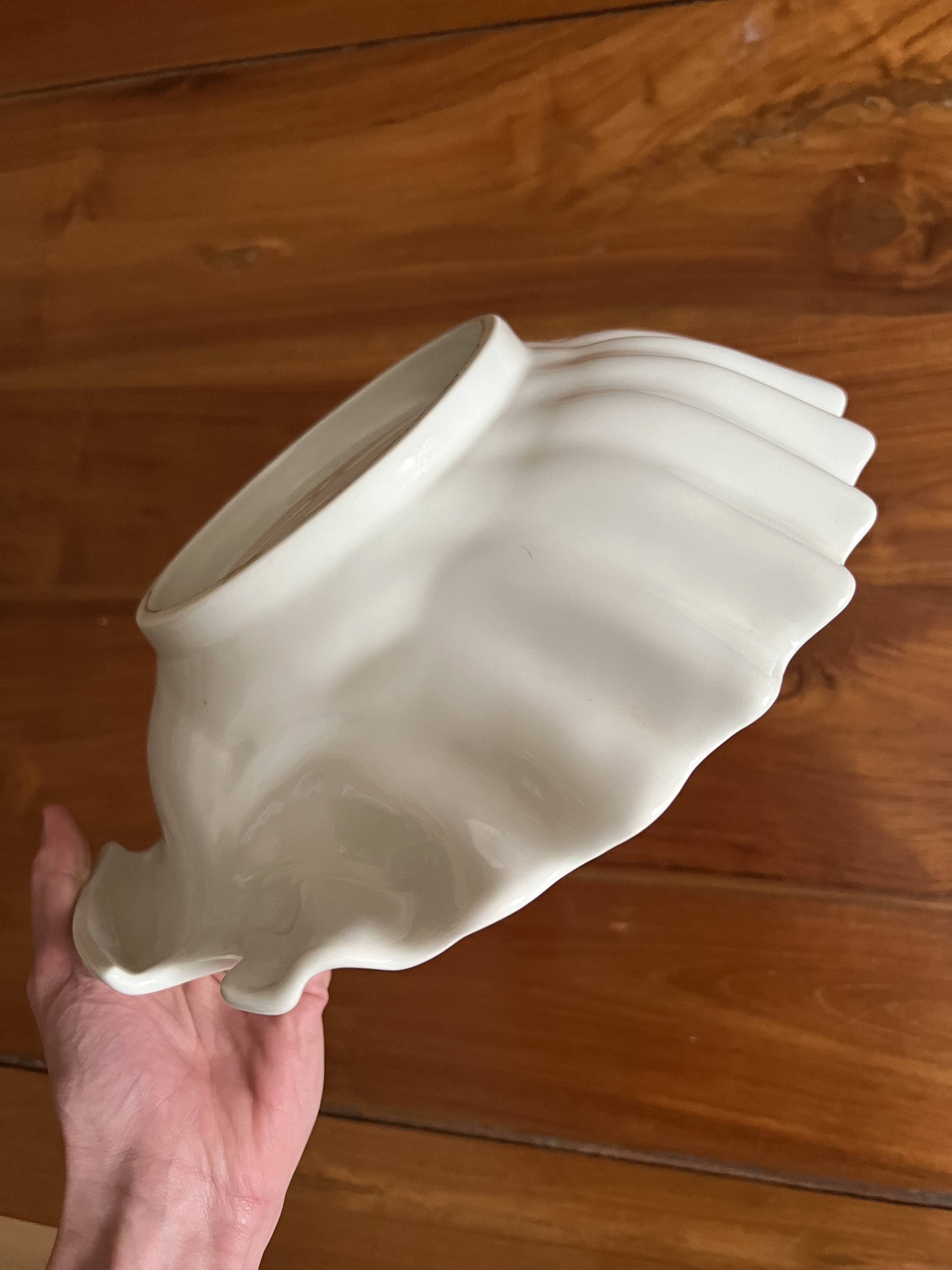 Large shell-shaped dish – white porcelain – Width 31 cm