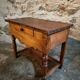 Table d'appoint française ancienne en noyer et cerisier – Louis Philippe, XIXe siècle