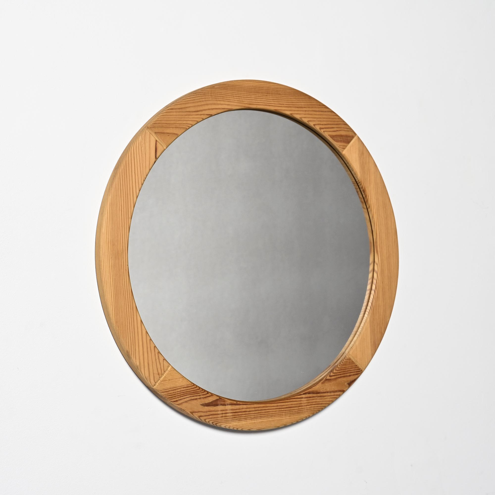 Round solid pine mirror, Les Arcs, circa 1980