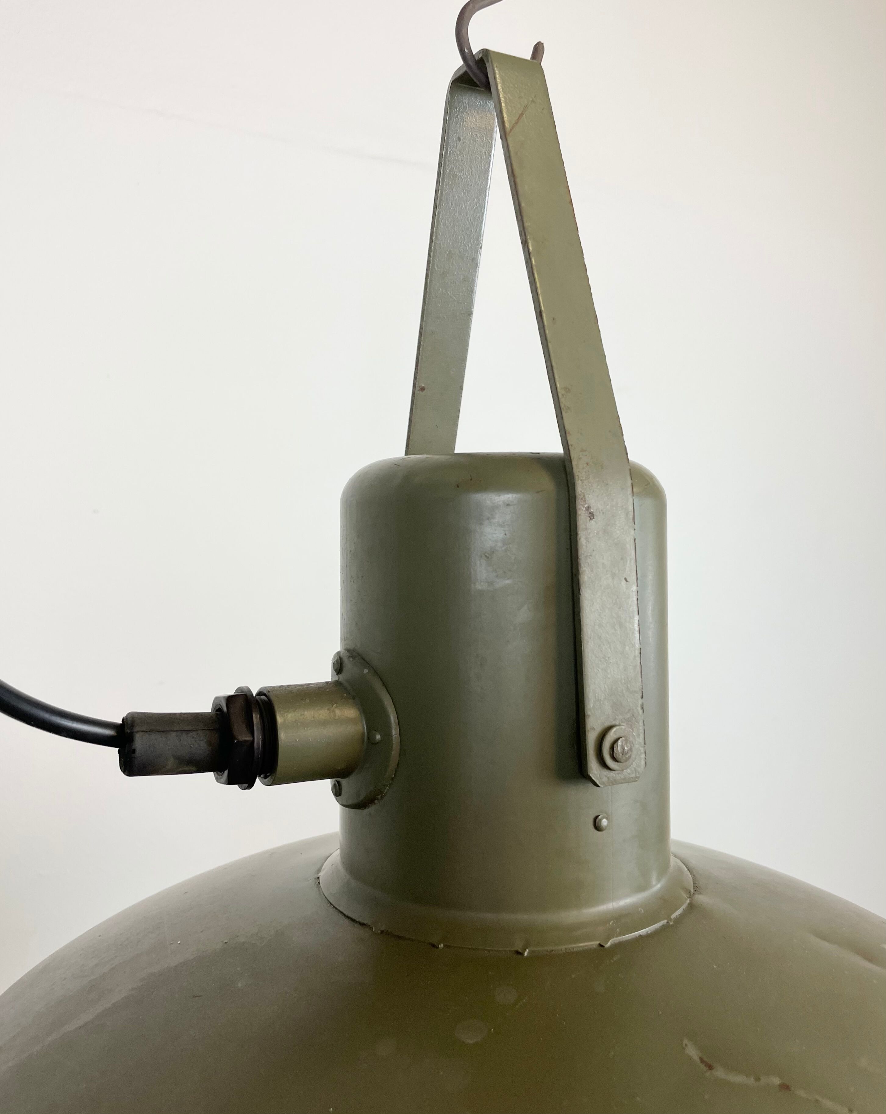 Vintage green army pendant lamp, 1960s