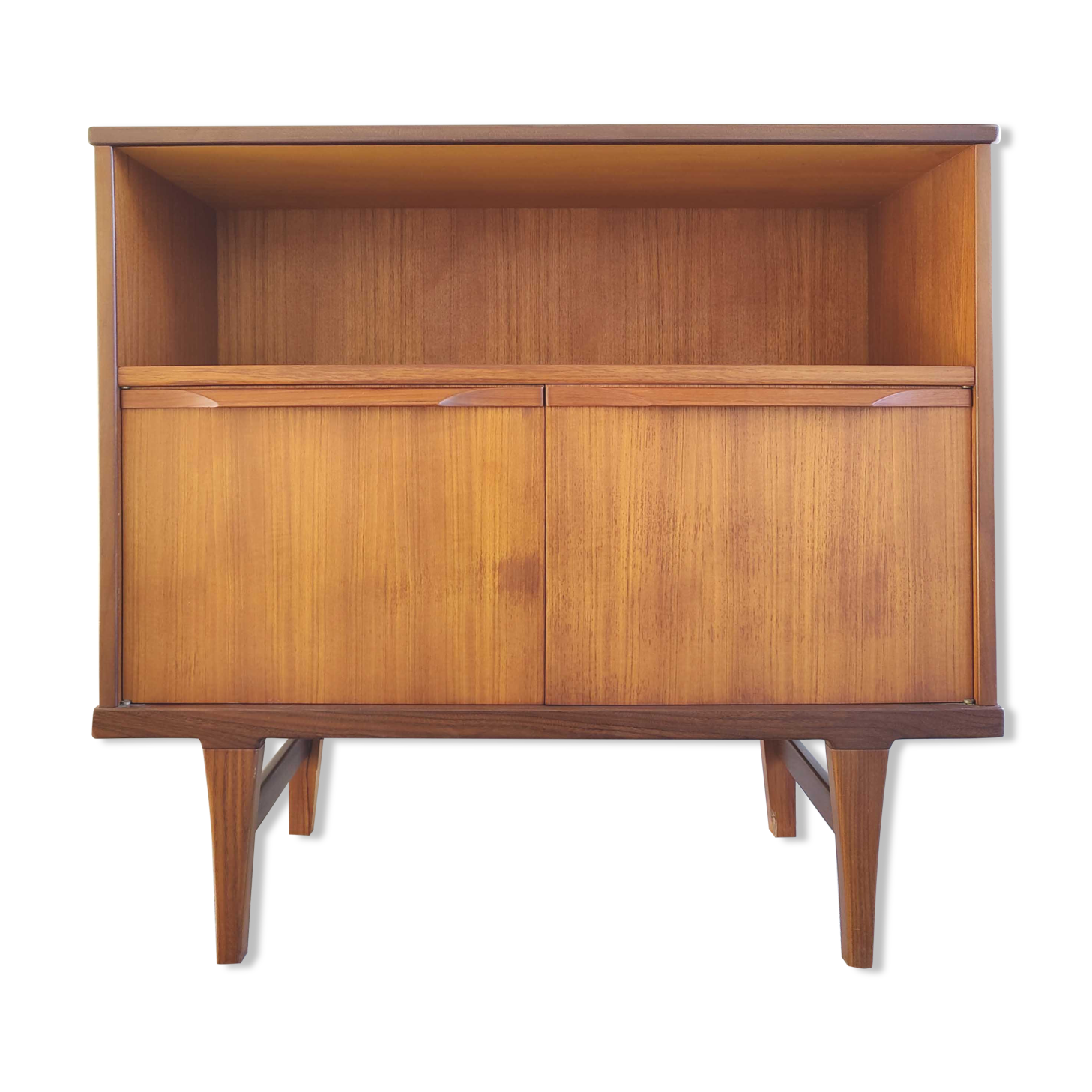 Small Scandinavian row